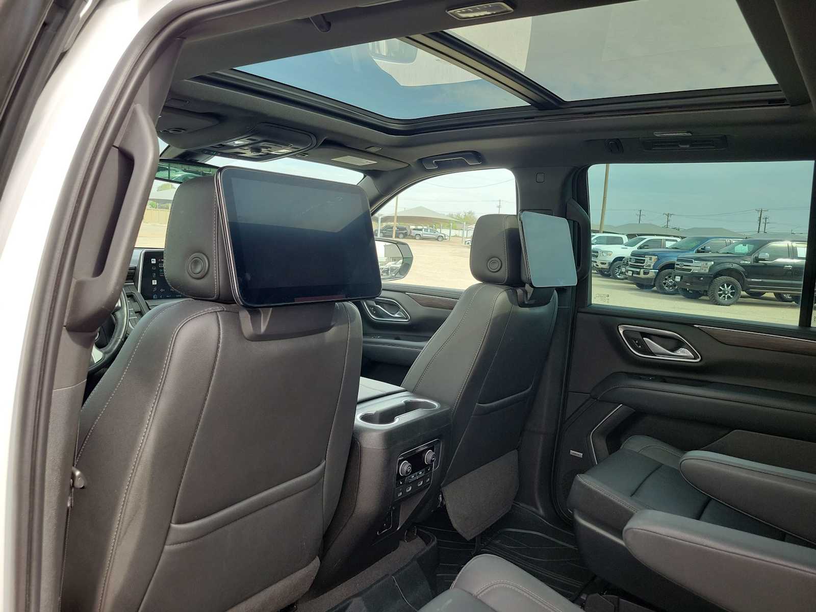 Thumbnail: 2022 Chevrolet Tahoe - 16