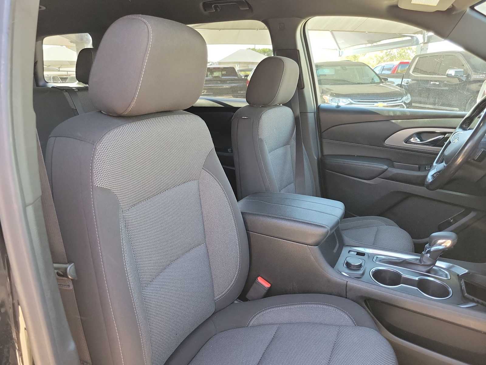 Thumbnail: 2022 Chevrolet Traverse - 14