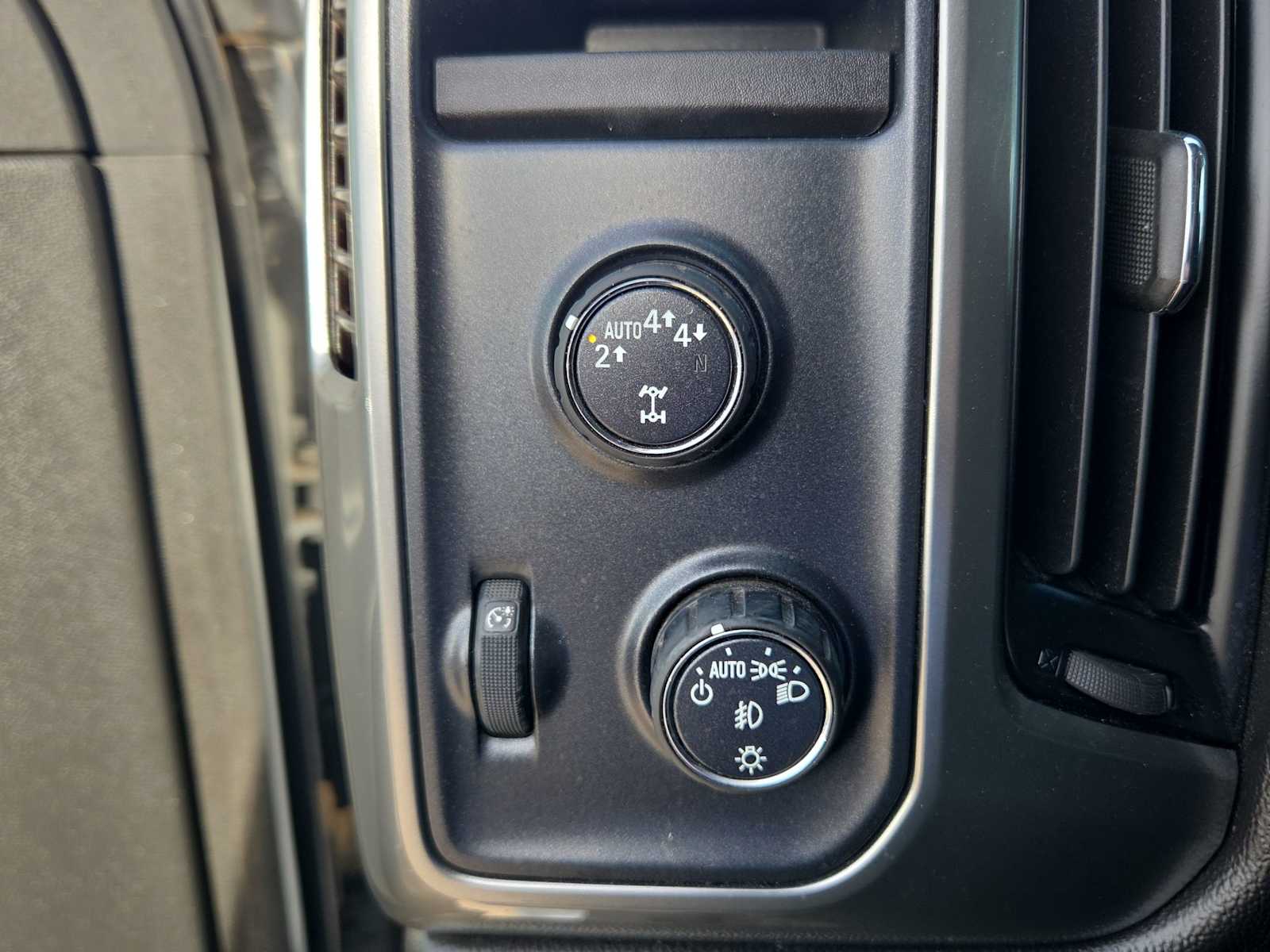 Thumbnail: 2018 Chevrolet Silverado 1500 - 19