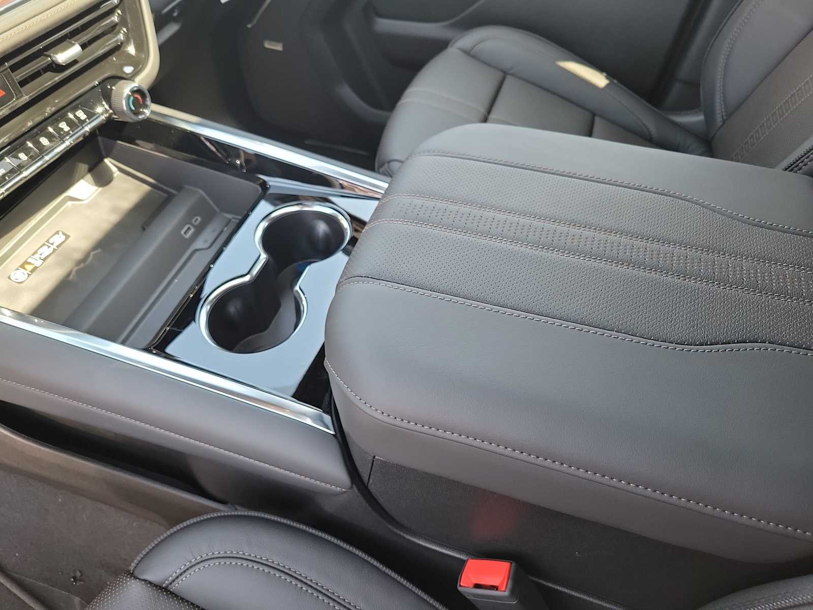 Thumbnail: 2025 Chevrolet Tahoe - 16