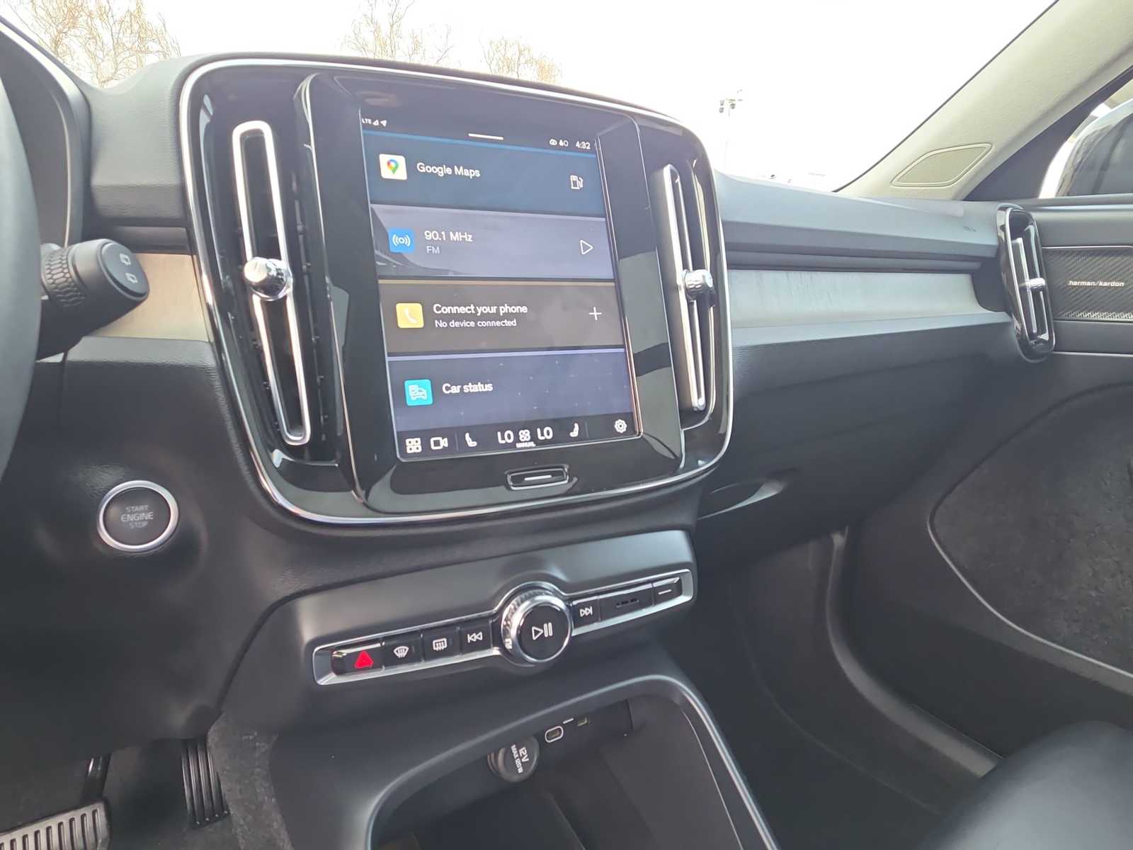 Thumbnail: 2023 Volvo XC40 - 21