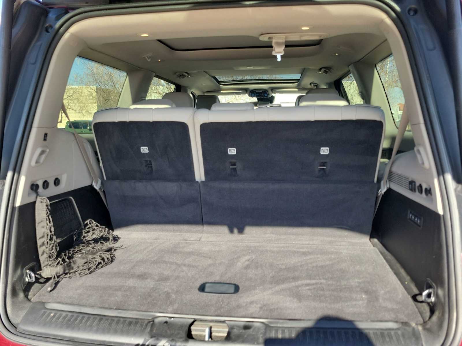 Thumbnail: 2022 Jeep Wagoneer - 19