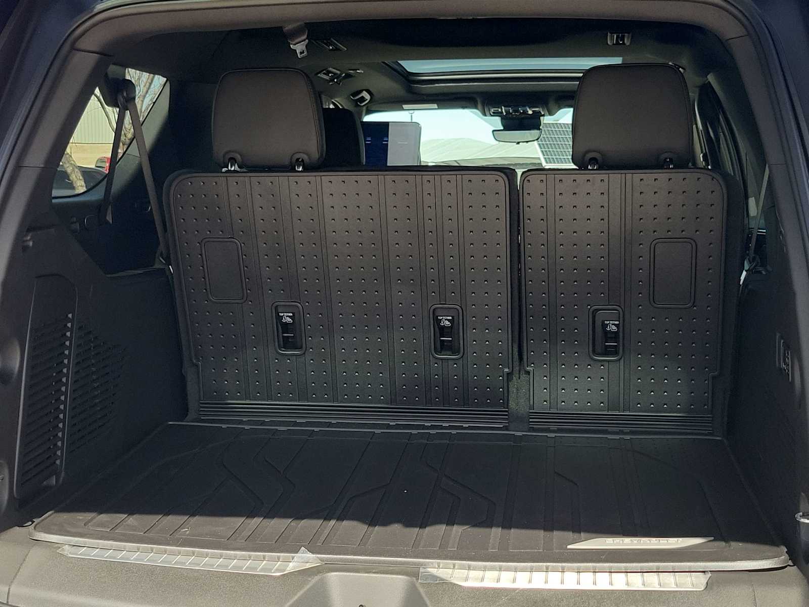 Thumbnail: 2026 Chevrolet Suburban - 23