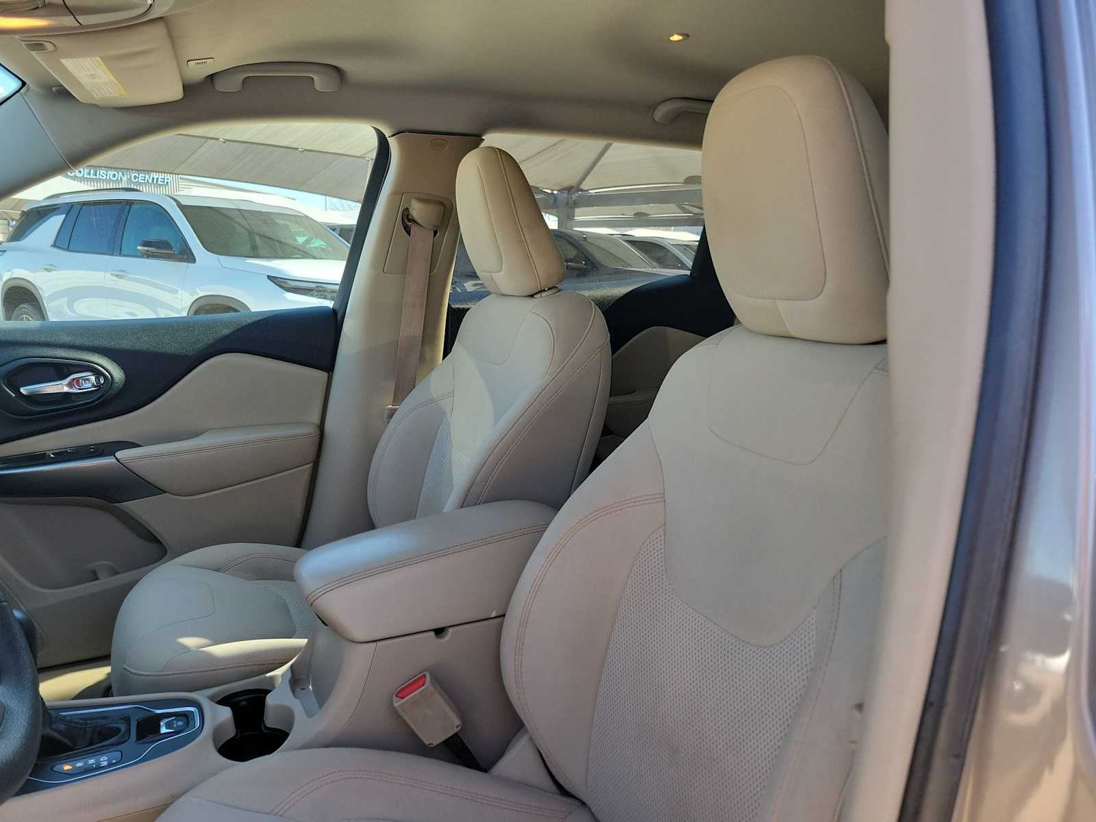 Thumbnail: 2019 Jeep Cherokee - 7