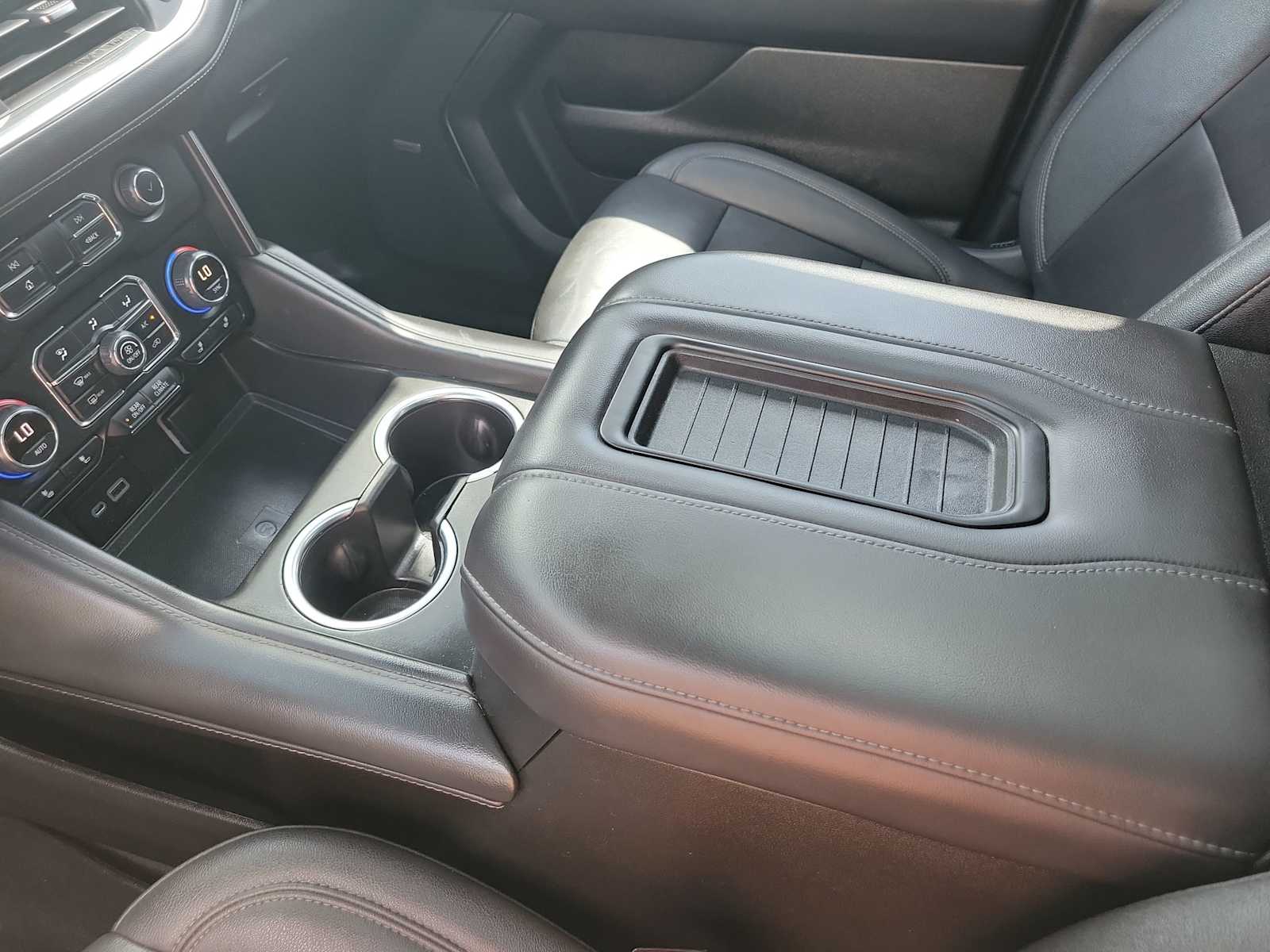 Thumbnail: 2022 Chevrolet Tahoe - 16