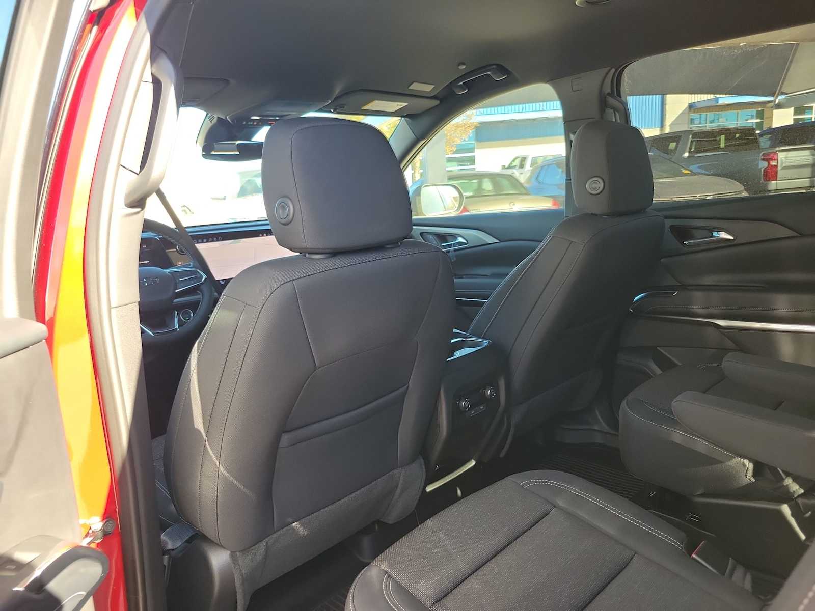 Thumbnail: 2026 Chevrolet Traverse - 12