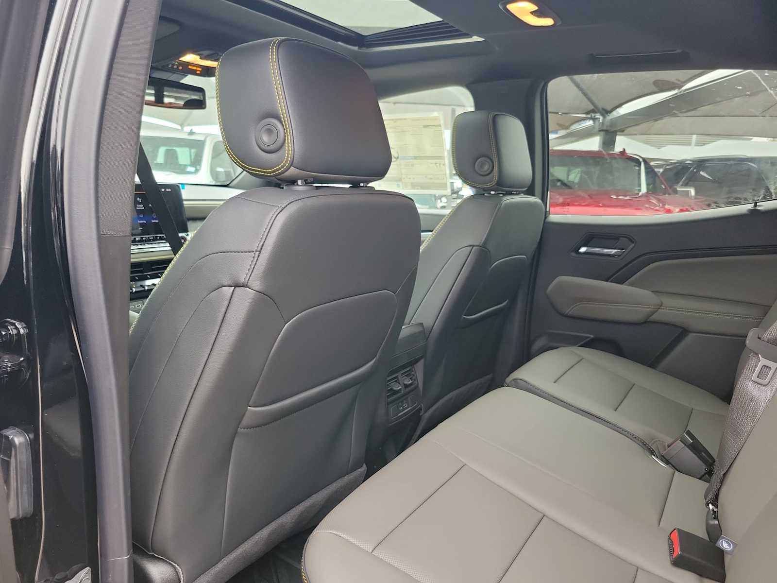 Thumbnail: 2026 Chevrolet Colorado - 12