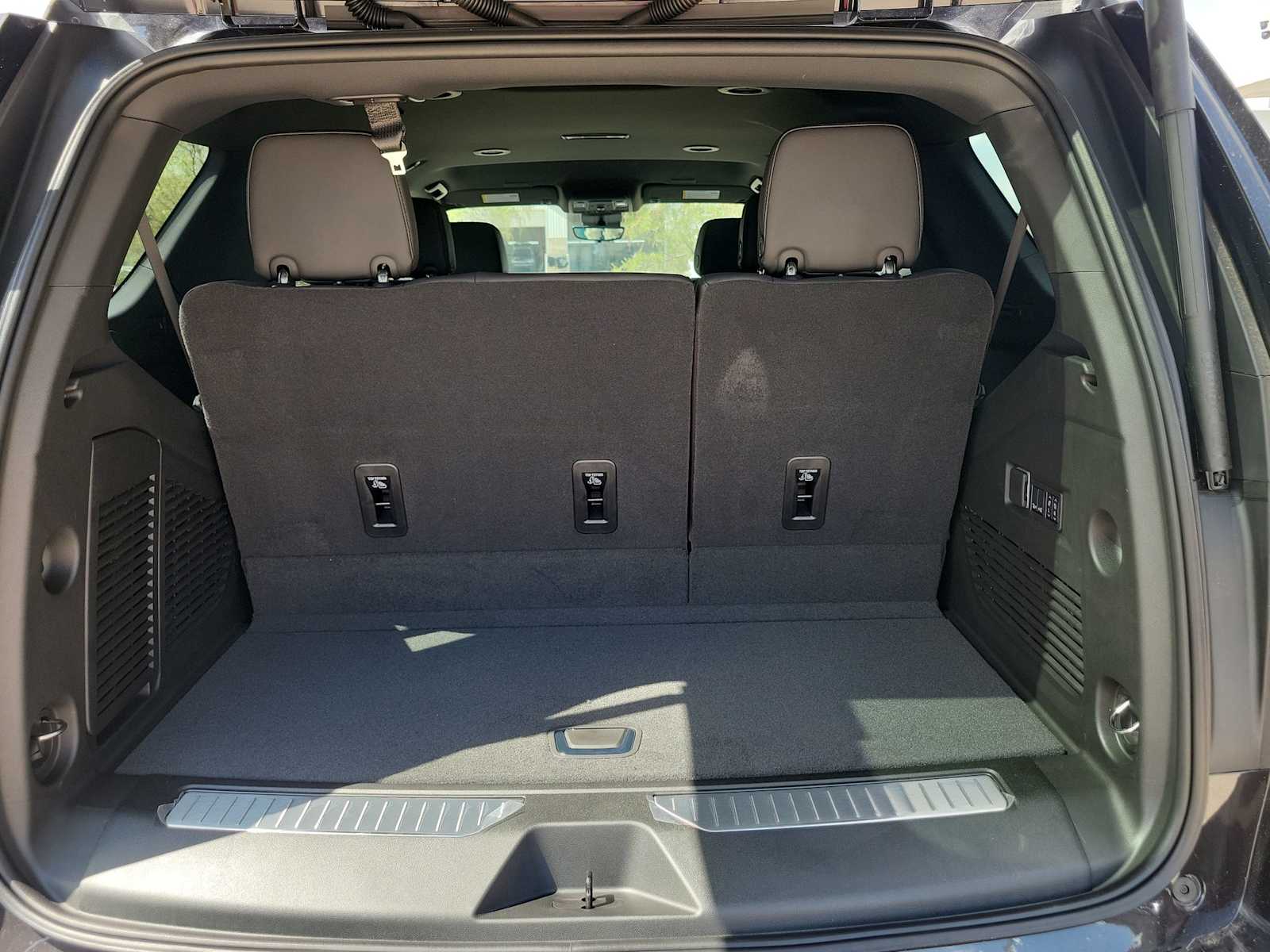 Thumbnail: 2025 Chevrolet Tahoe - 9