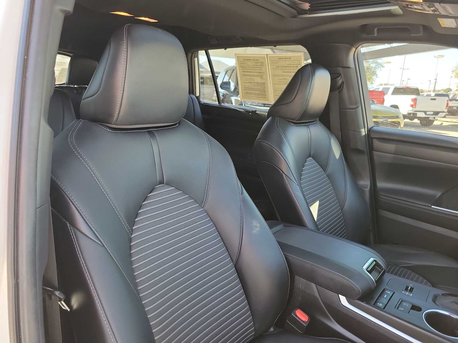 Thumbnail: 2021 Toyota Highlander - 14