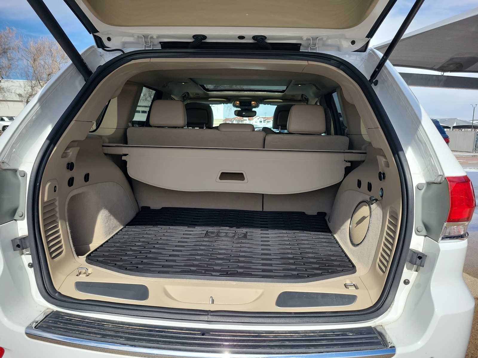 Thumbnail: 2021 Jeep Grand Cherokee - 14