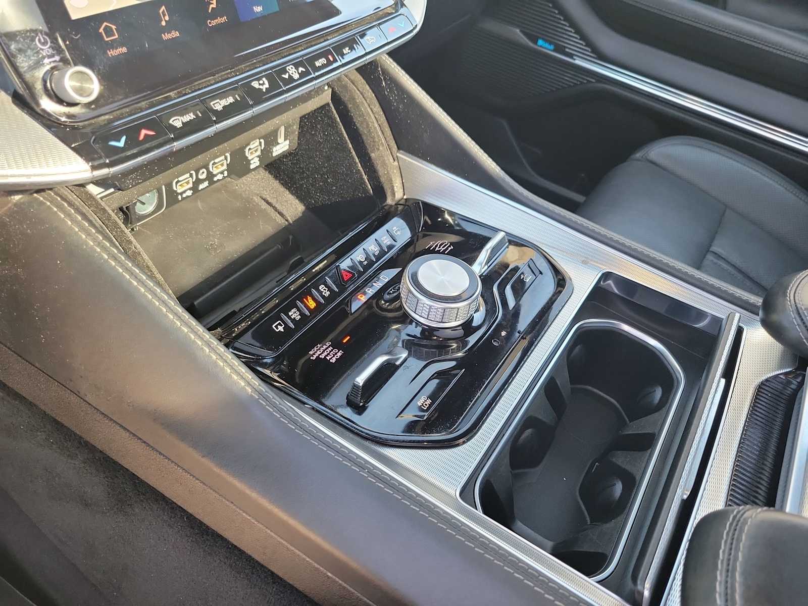 Thumbnail: 2023 Jeep Grand Wagoneer - 17