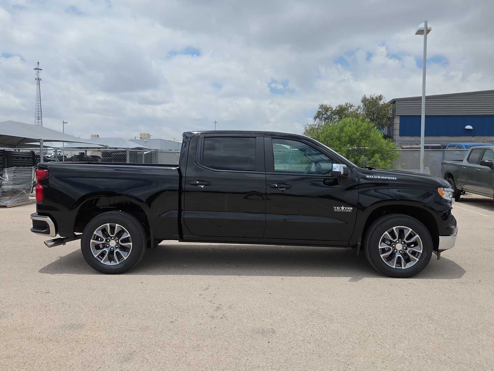 Thumbnail: 2026 Chevrolet Silverado 1500 - 9