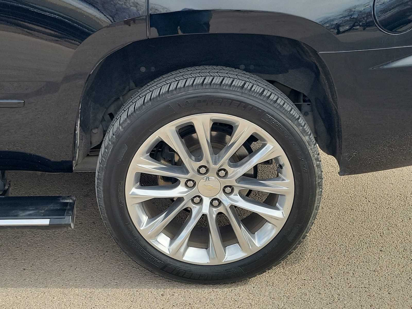 Thumbnail: 2019 Chevrolet Tahoe - 4