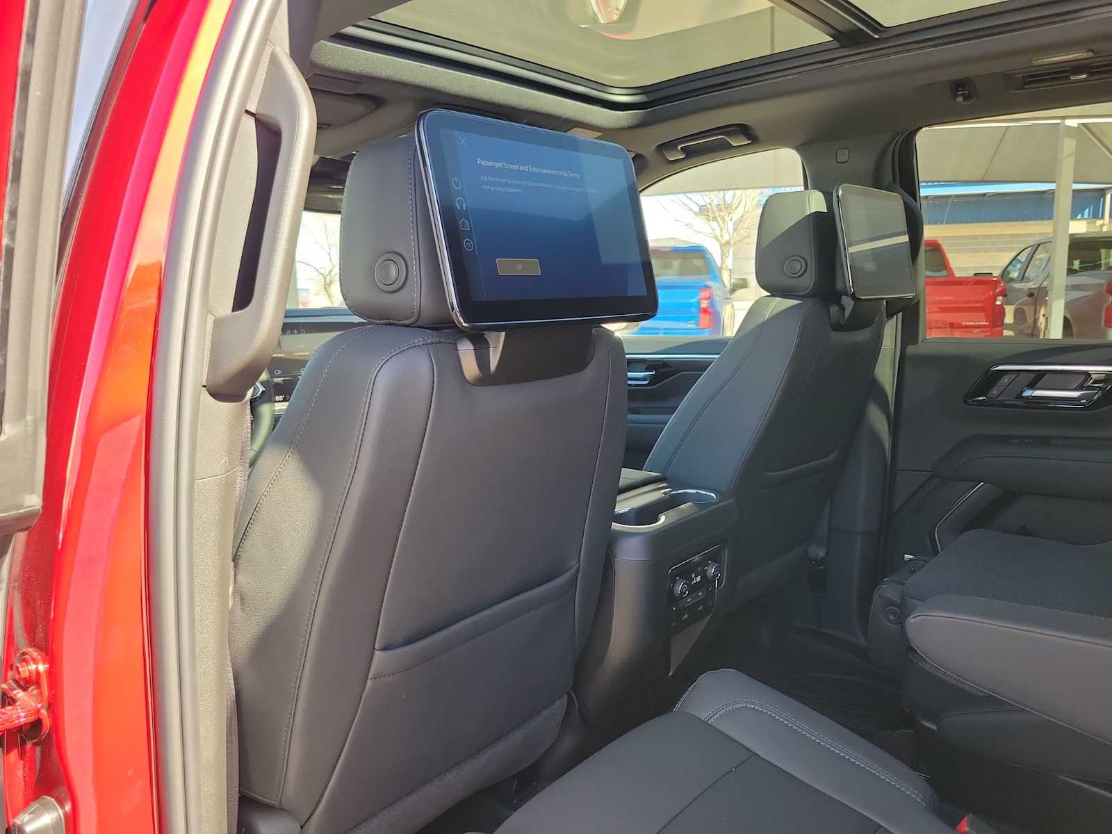 Thumbnail: 2026 Chevrolet Suburban - 12