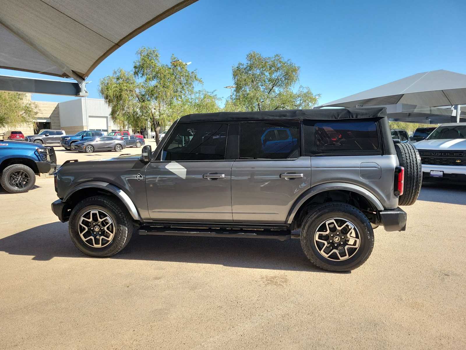 Thumbnail: 2022 Ford Bronco - 3