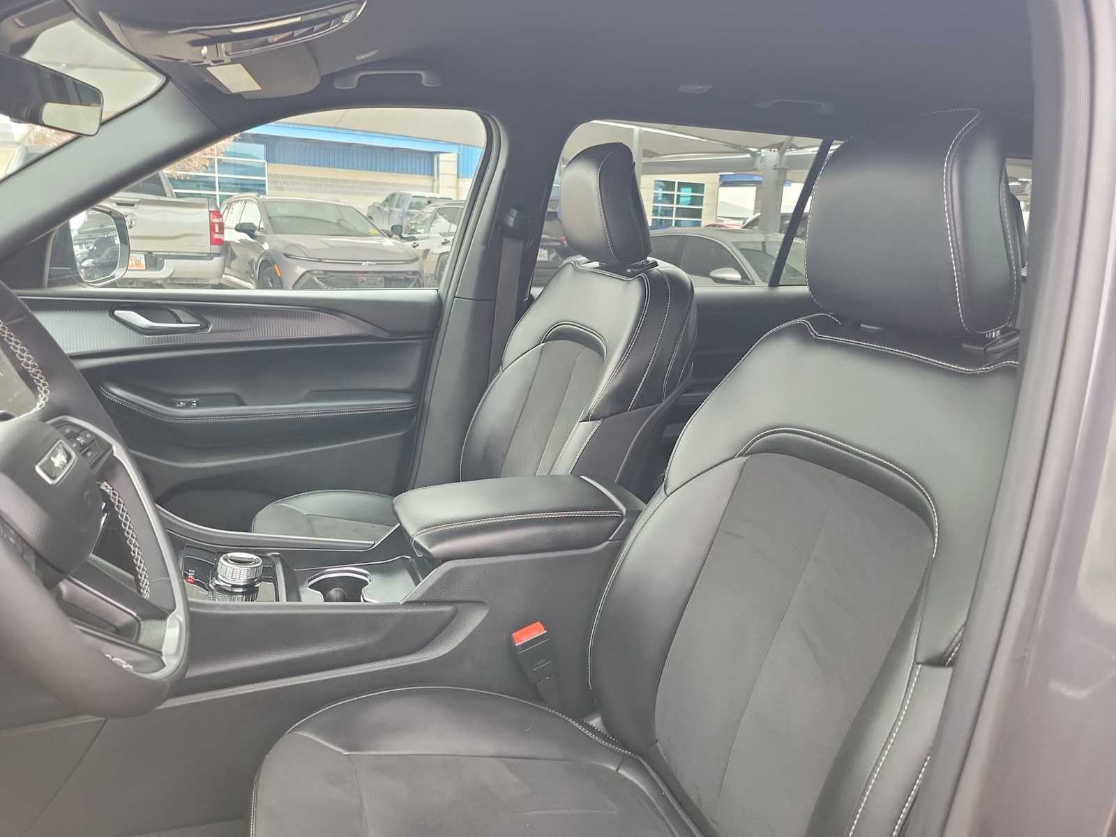 Thumbnail: 2025 Jeep Grand Cherokee L - 11