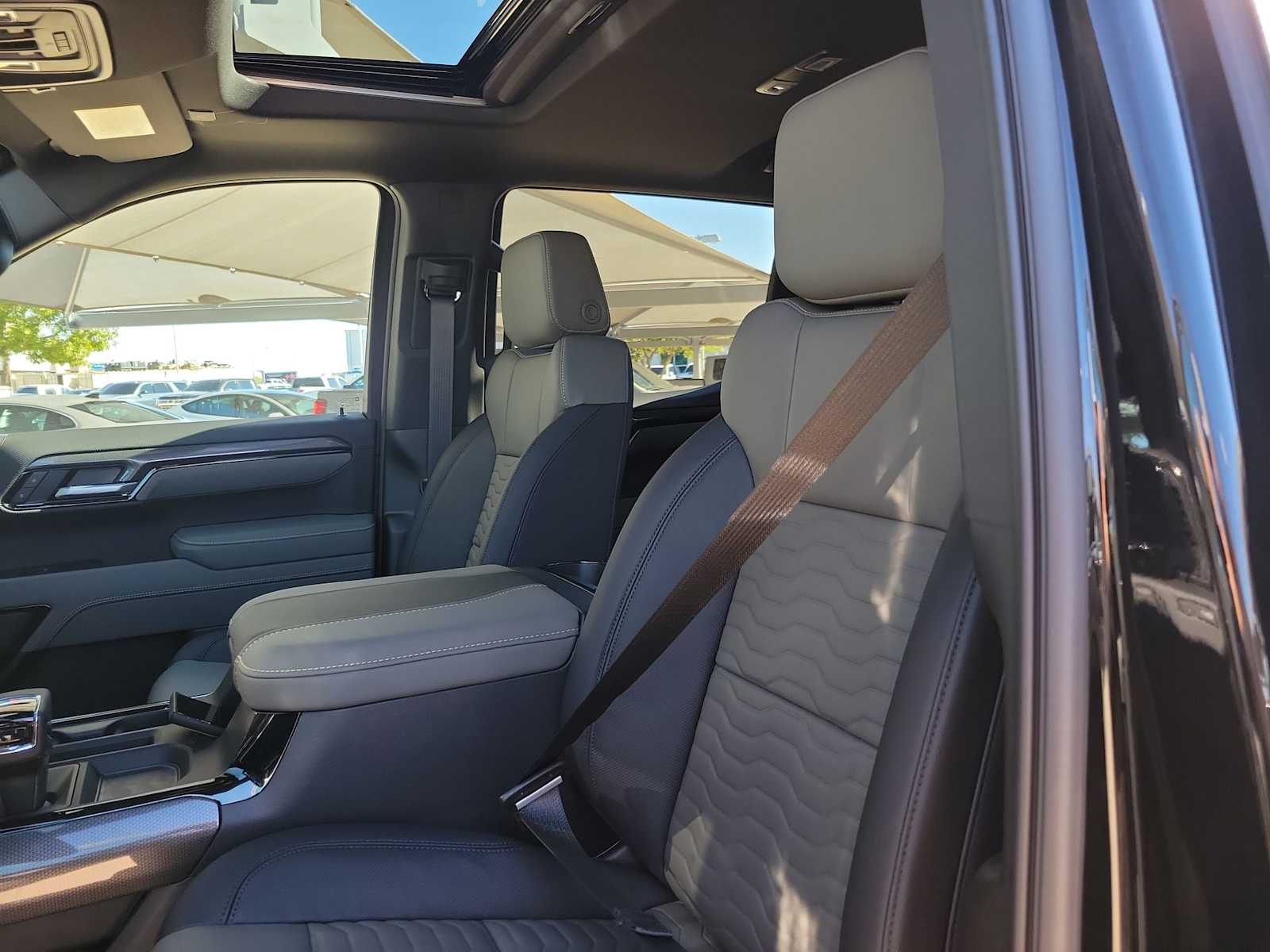 Thumbnail: 2026 Chevrolet Silverado 1500 - 21