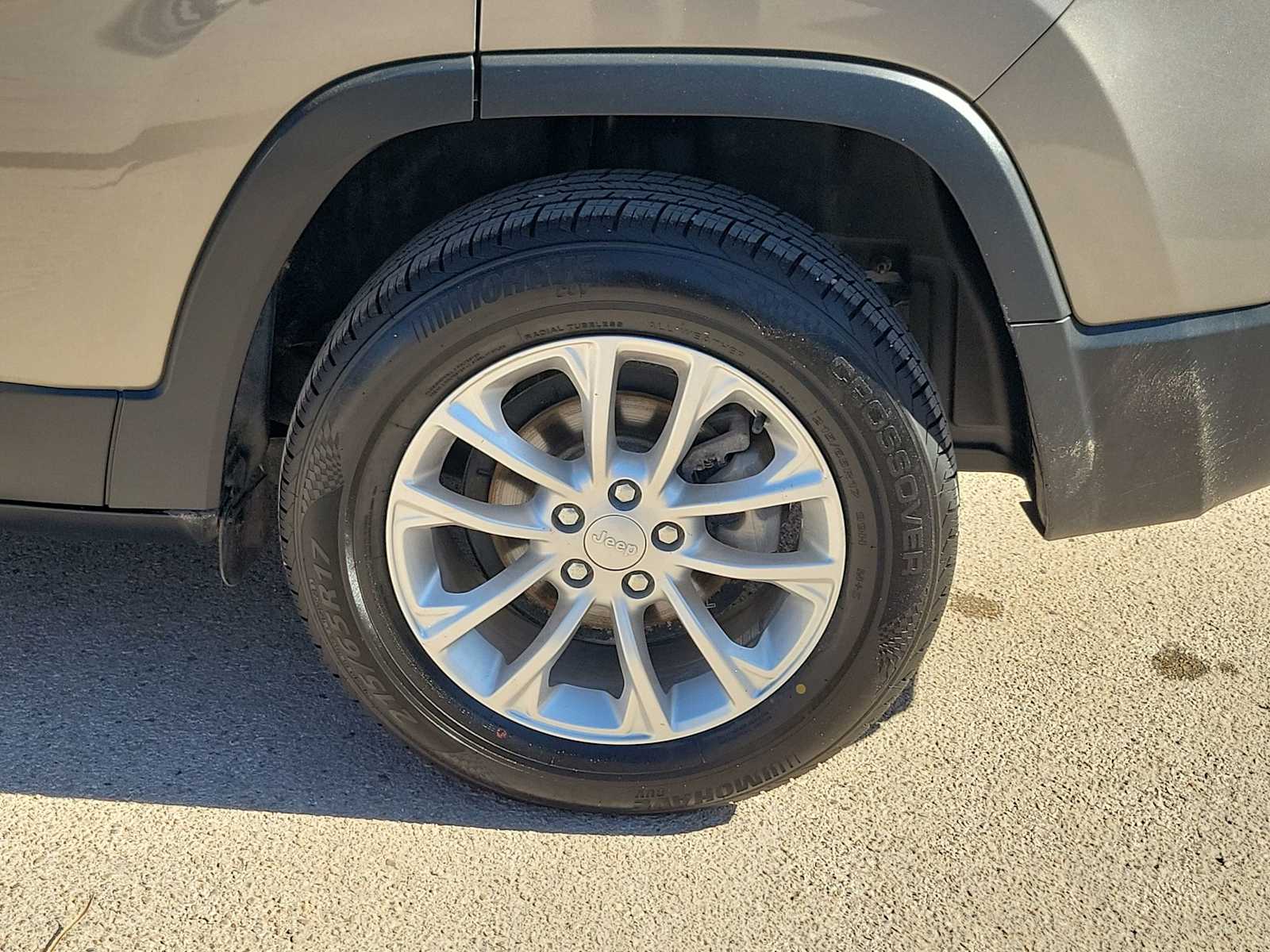 Thumbnail: 2019 Jeep Cherokee - 4