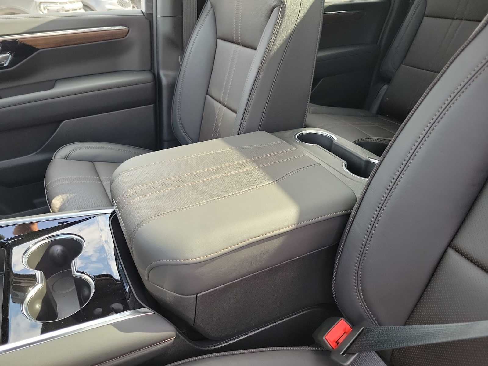 Thumbnail: 2026 Chevrolet Suburban - 16