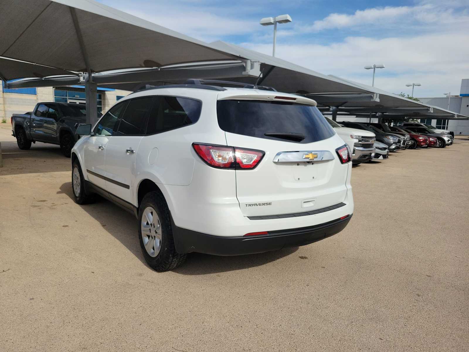 Thumbnail: 2017 Chevrolet Traverse - 6