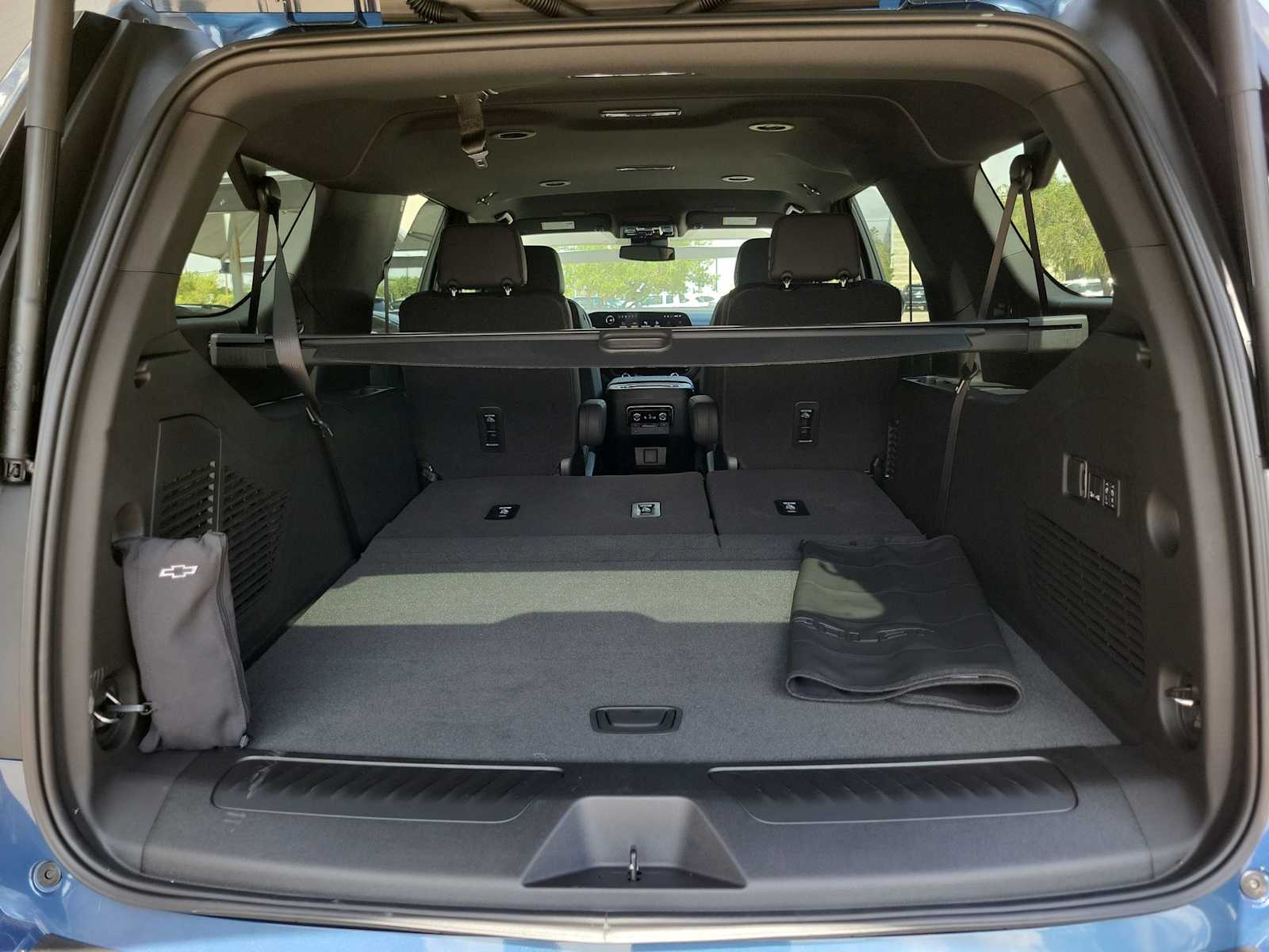 Thumbnail: 2026 Chevrolet Suburban - 19