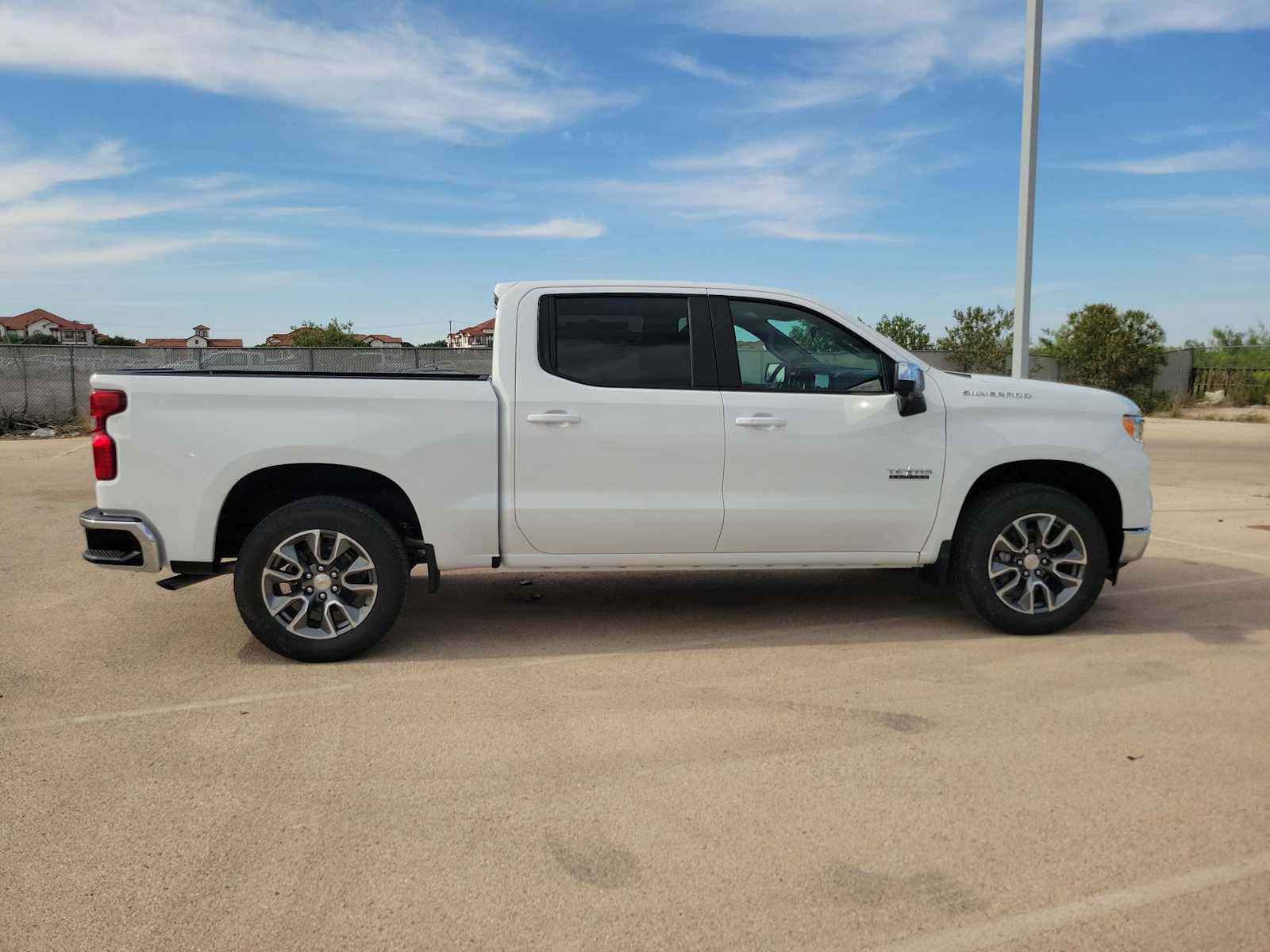 Thumbnail: 2026 Chevrolet Silverado 1500 - 9