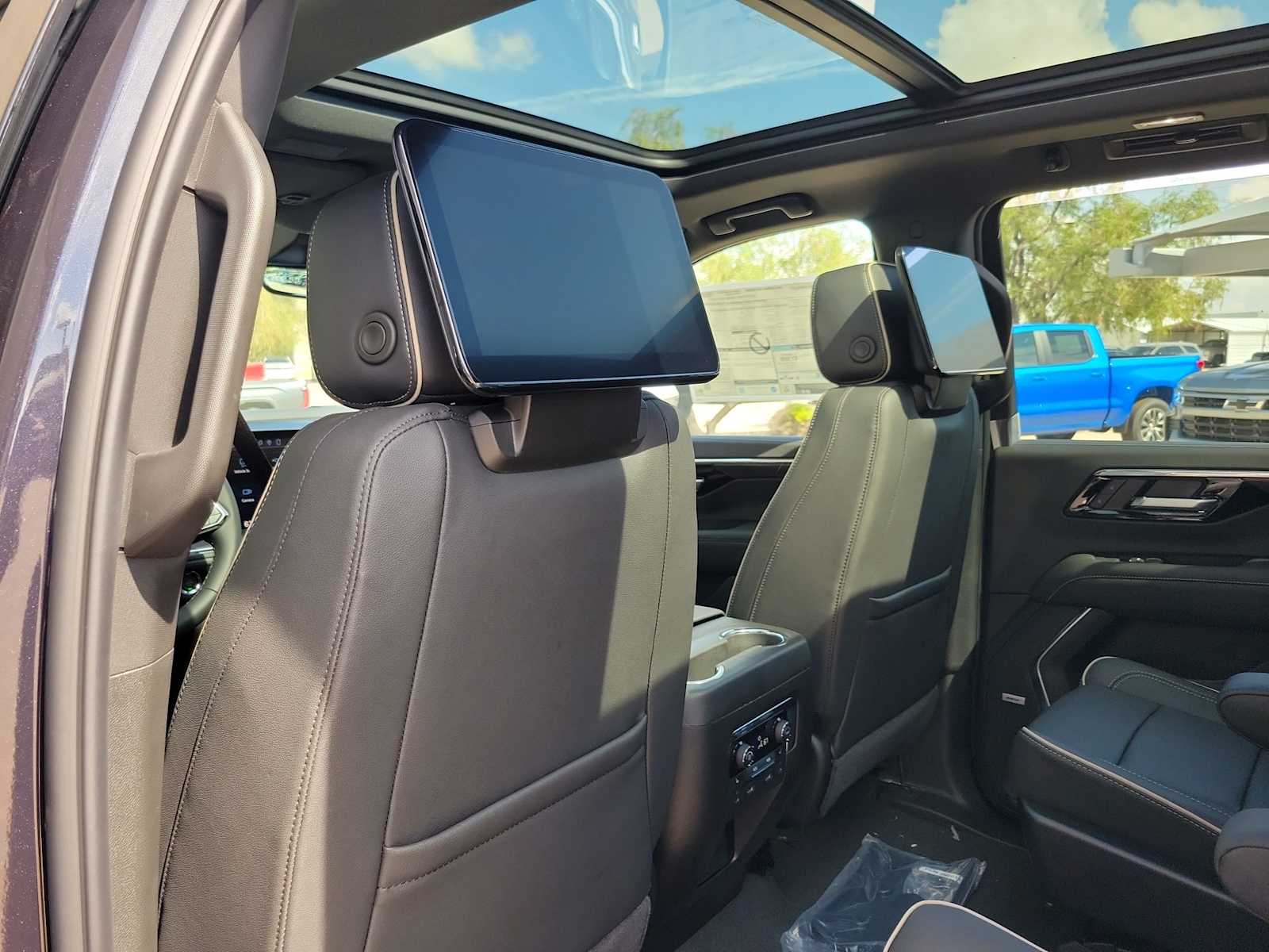 Thumbnail: 2026 Chevrolet Suburban - 12