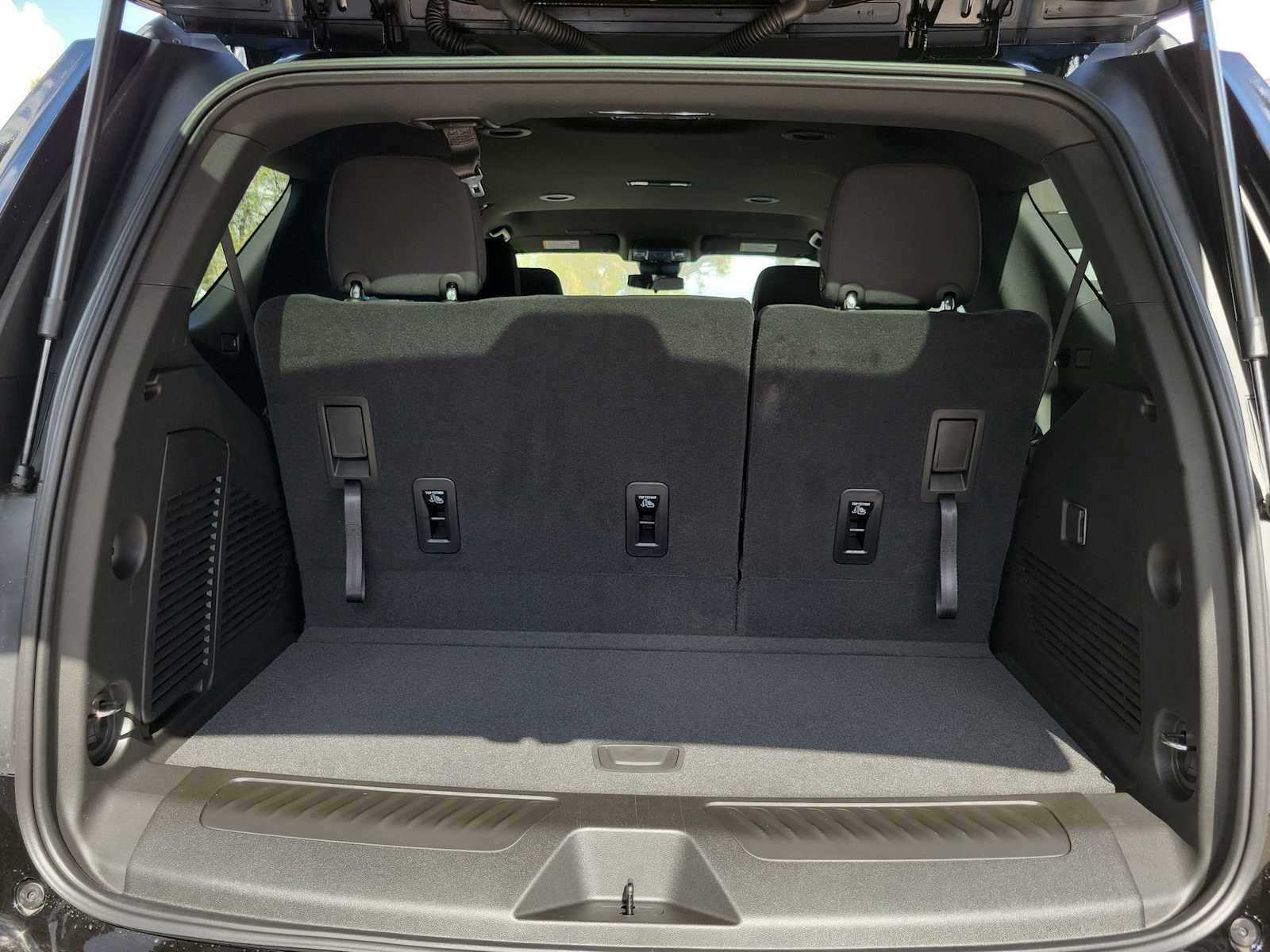 Thumbnail: 2026 Chevrolet Tahoe - 19