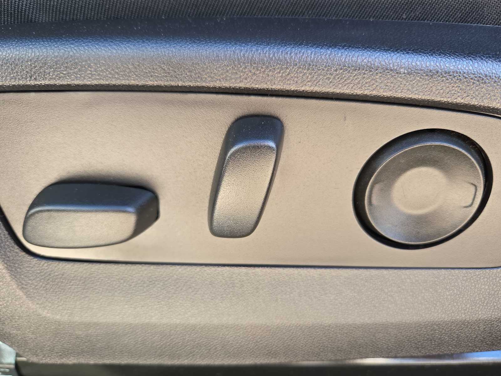 Thumbnail: 2024 Chevrolet Colorado - 10