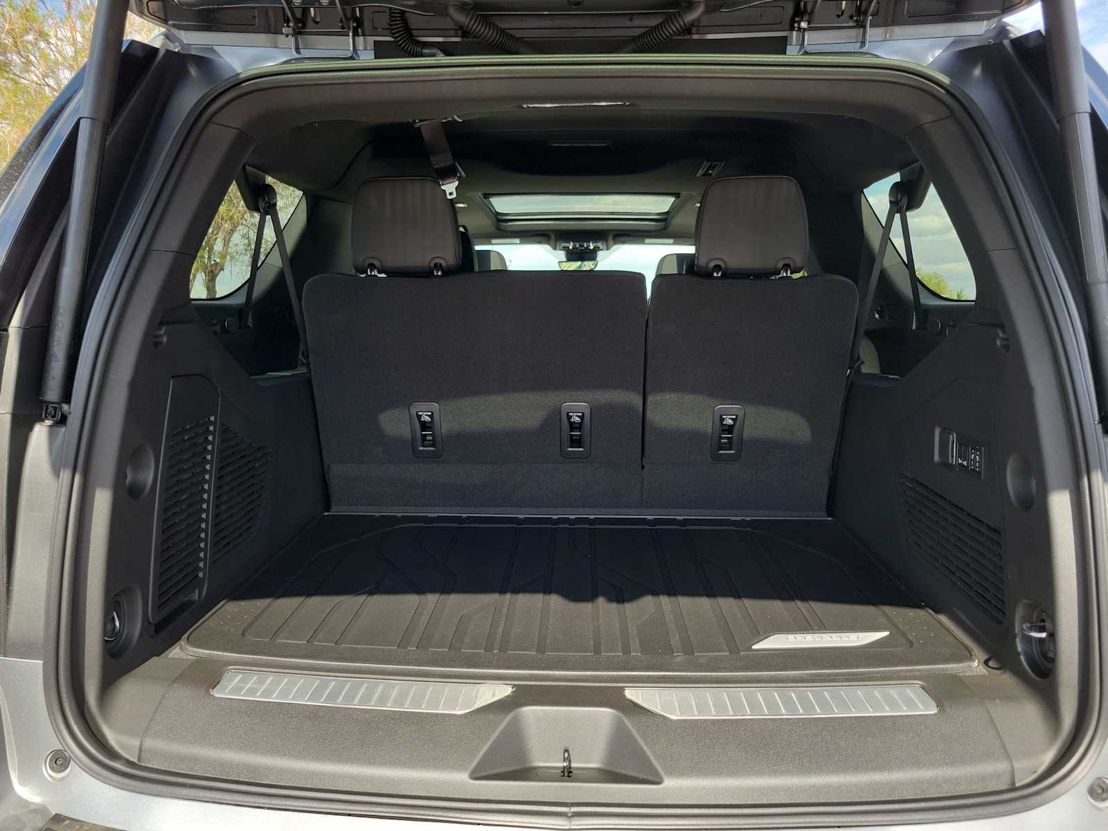 Thumbnail: 2026 Chevrolet Suburban - 19