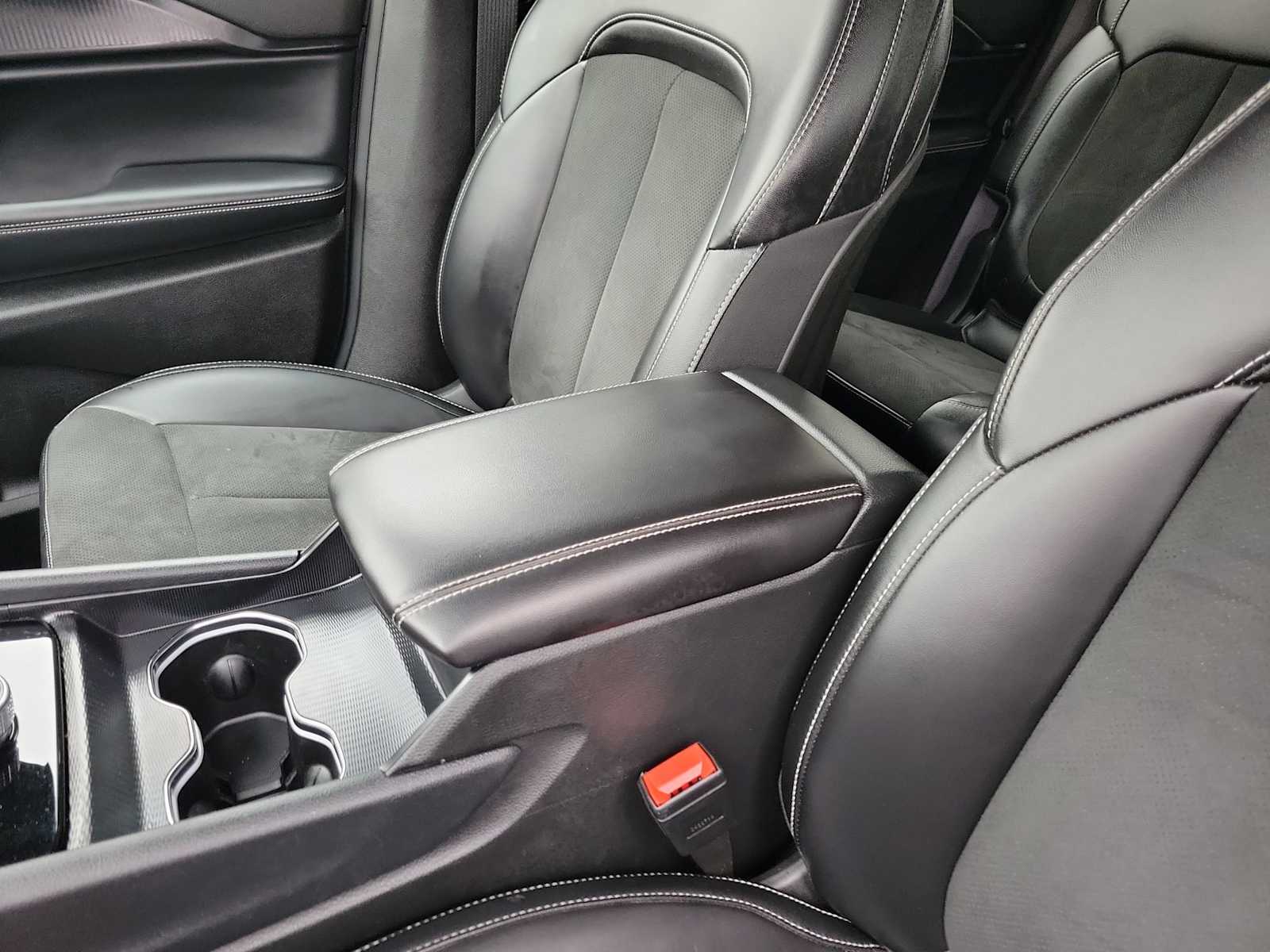 Thumbnail: 2025 Jeep Grand Cherokee L - 16