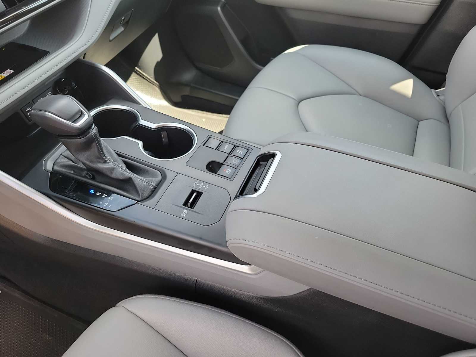 Thumbnail: 2024 Toyota Highlander - 16