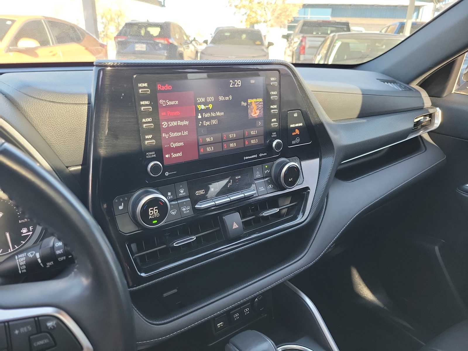 Thumbnail: 2021 Toyota Highlander - 20