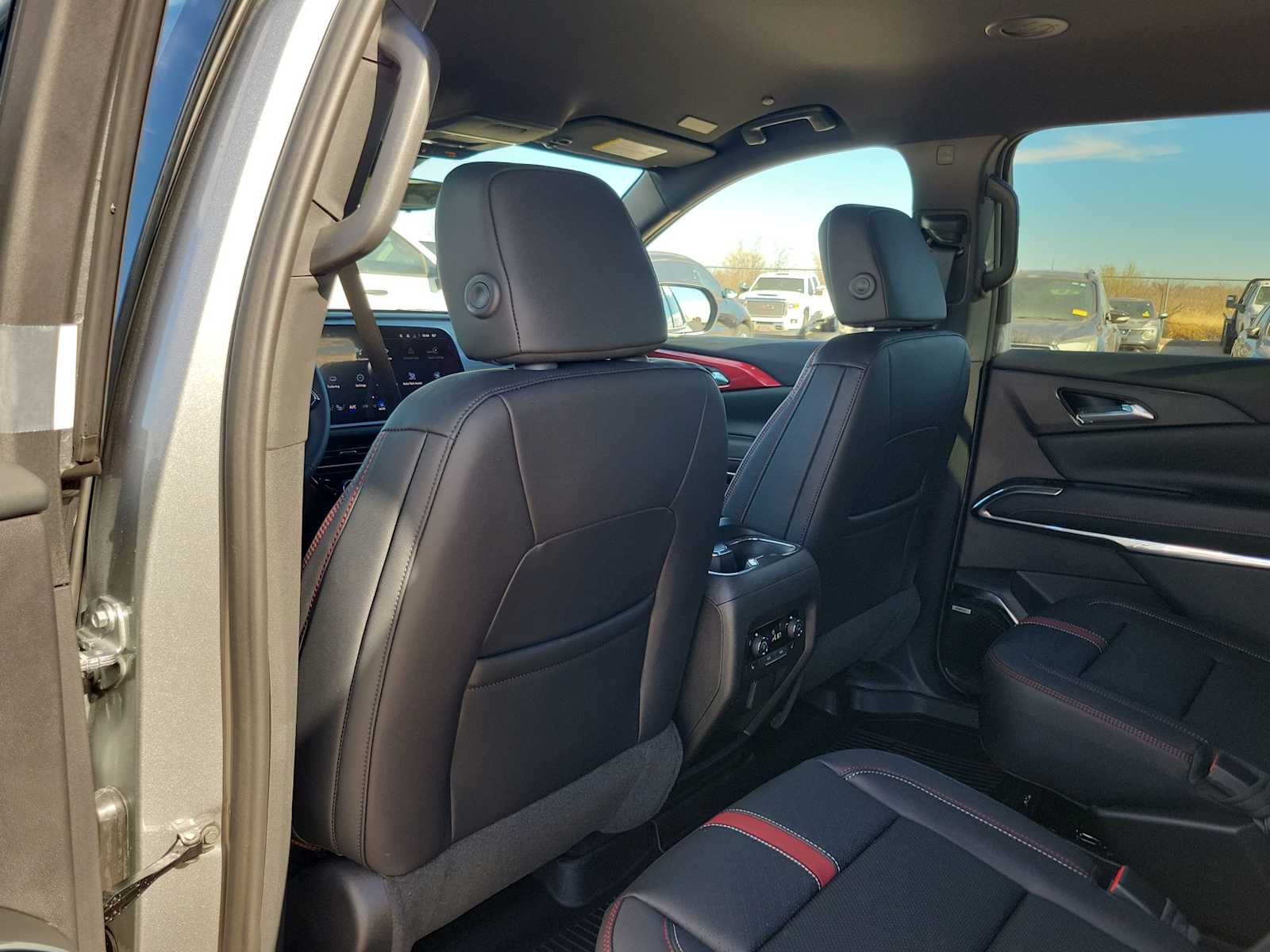 Thumbnail: 2026 Chevrolet Traverse - 12