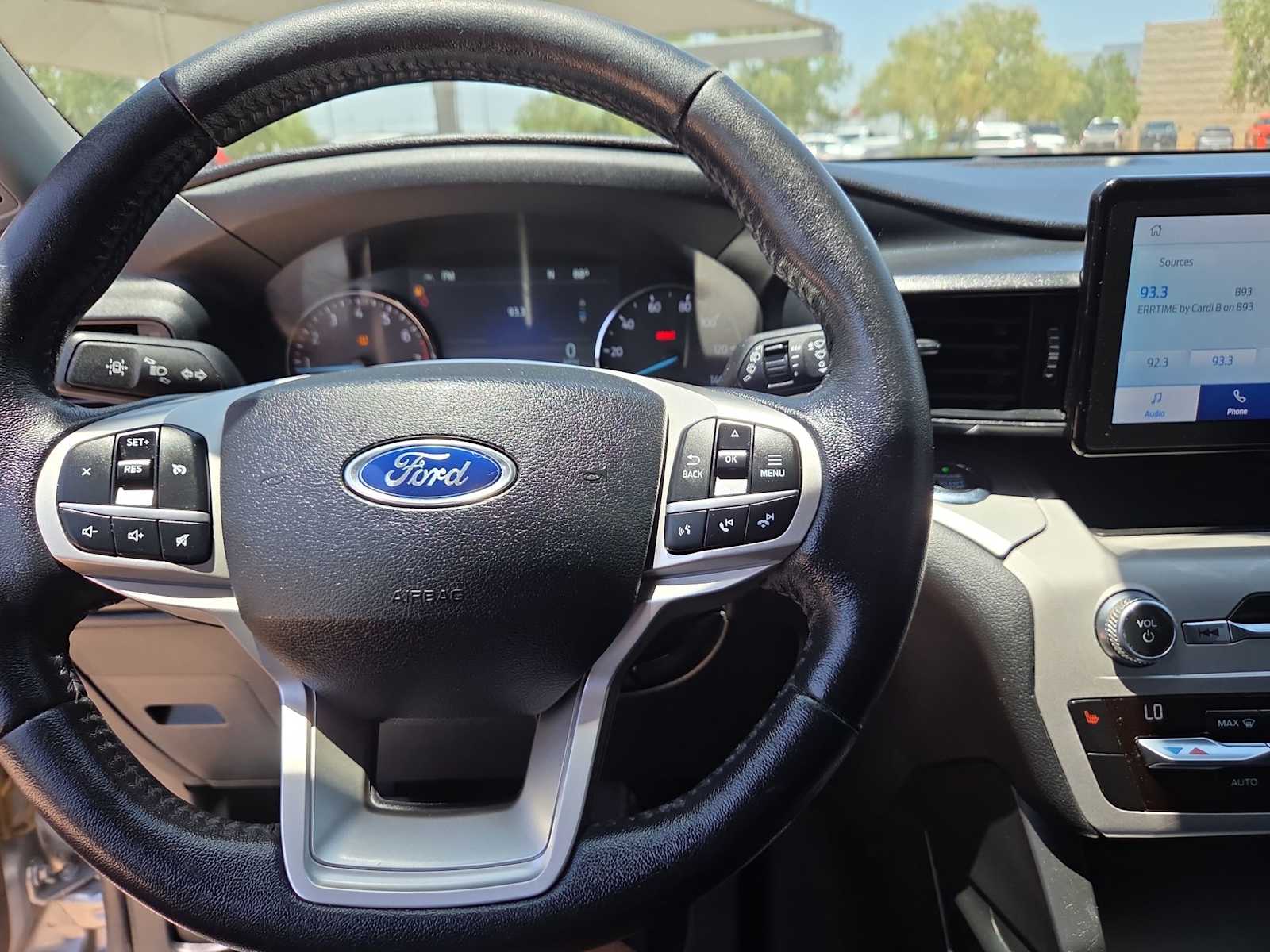 Thumbnail: 2021 Ford Explorer - 25