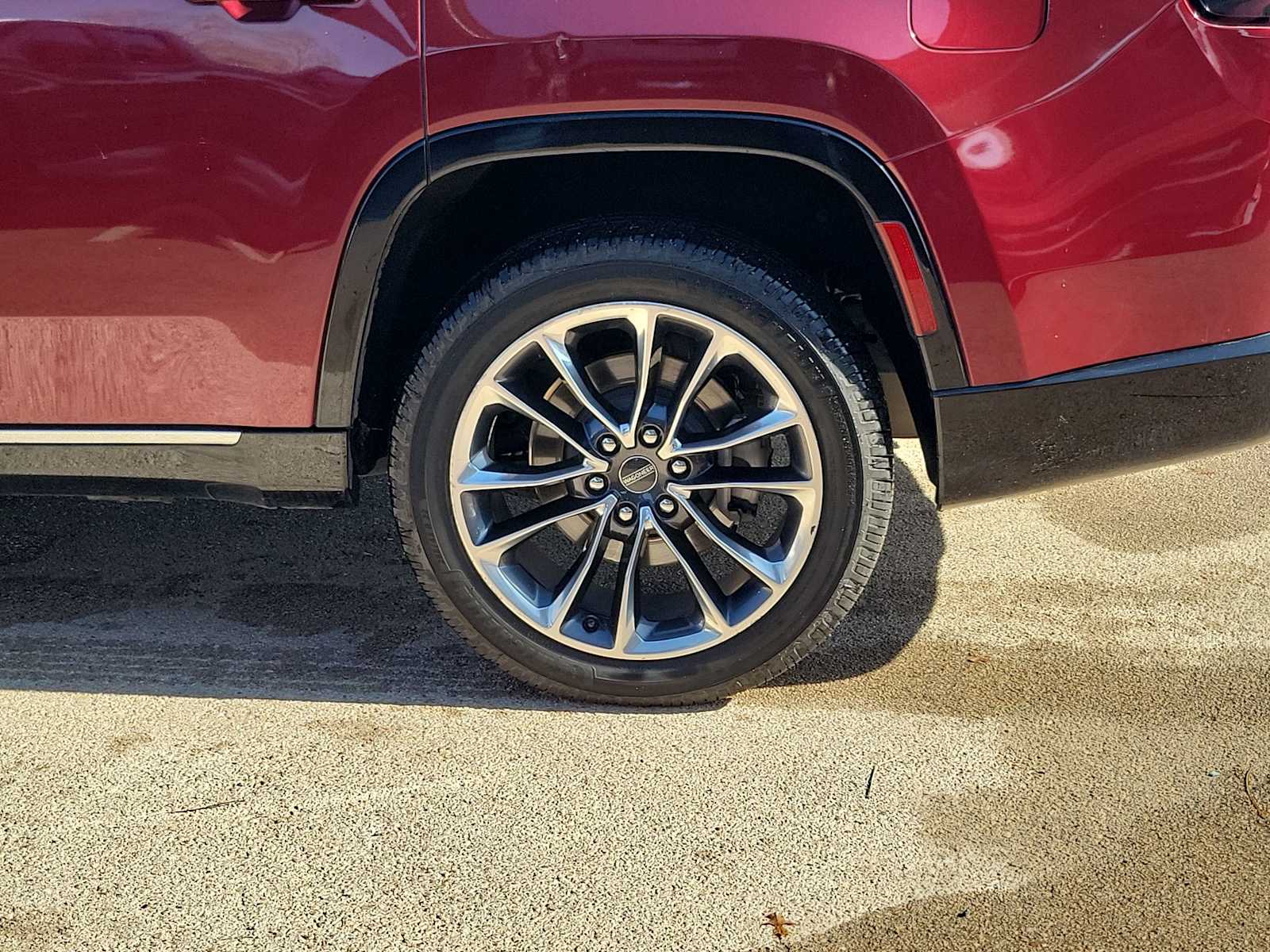 Thumbnail: 2022 Jeep Wagoneer - 8