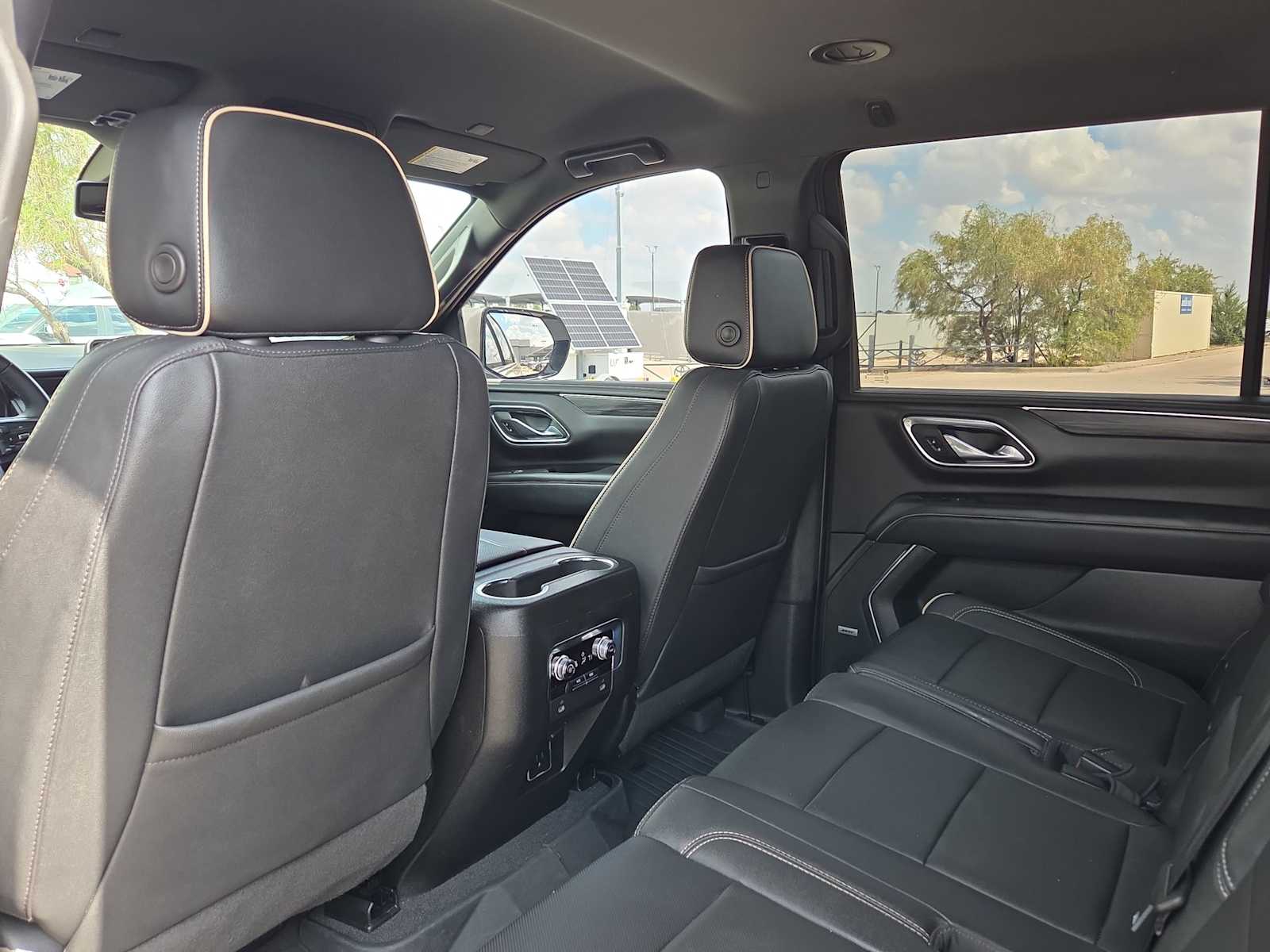 Thumbnail: 2023 GMC Yukon XL - 11