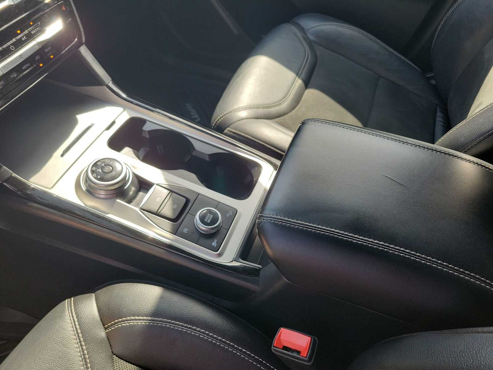 Thumbnail: 2021 Ford Explorer - 16
