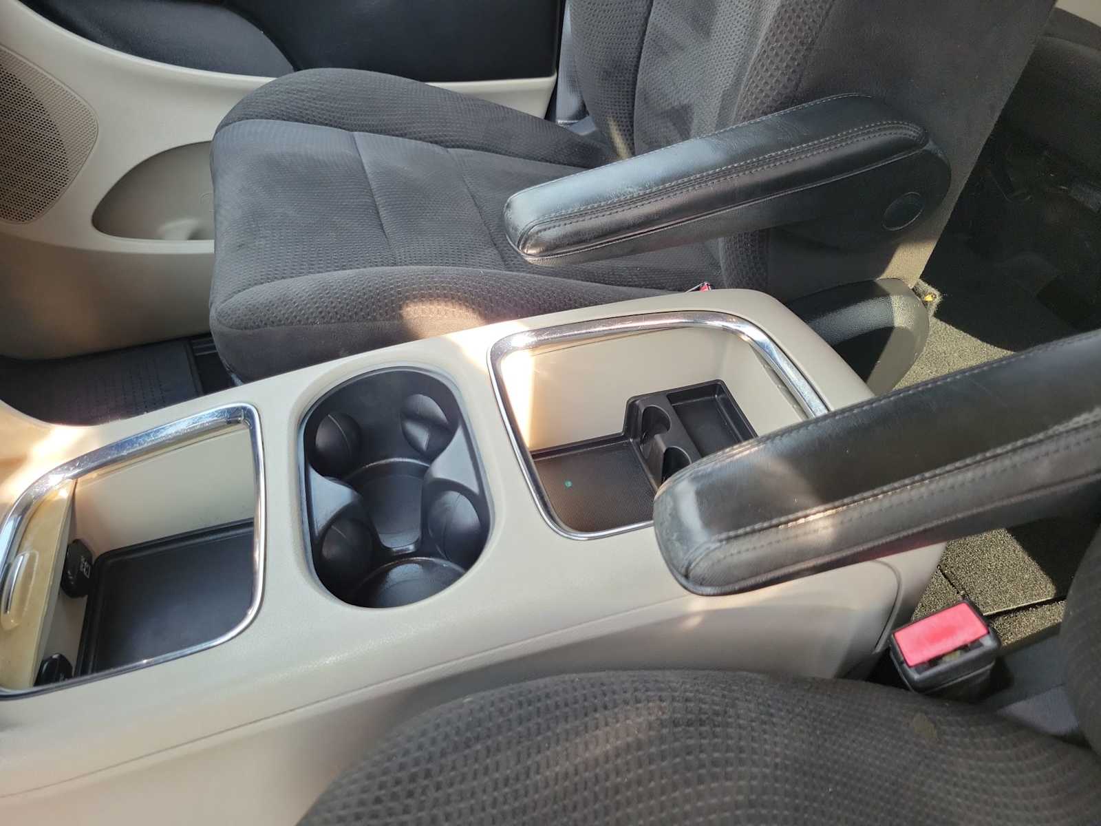 Thumbnail: 2013 Dodge Grand Caravan - 16