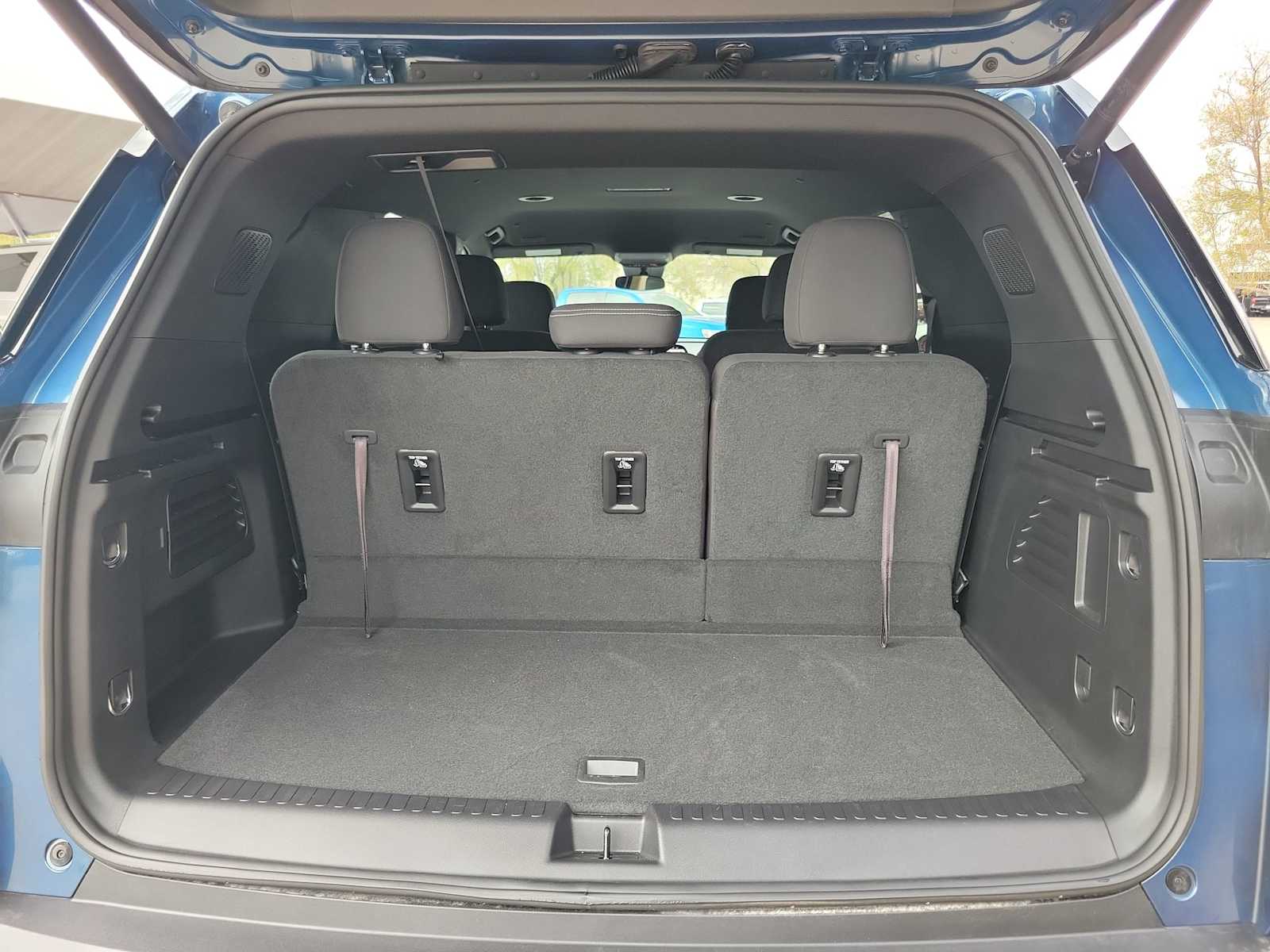 Thumbnail: 2025 Chevrolet Traverse - 19