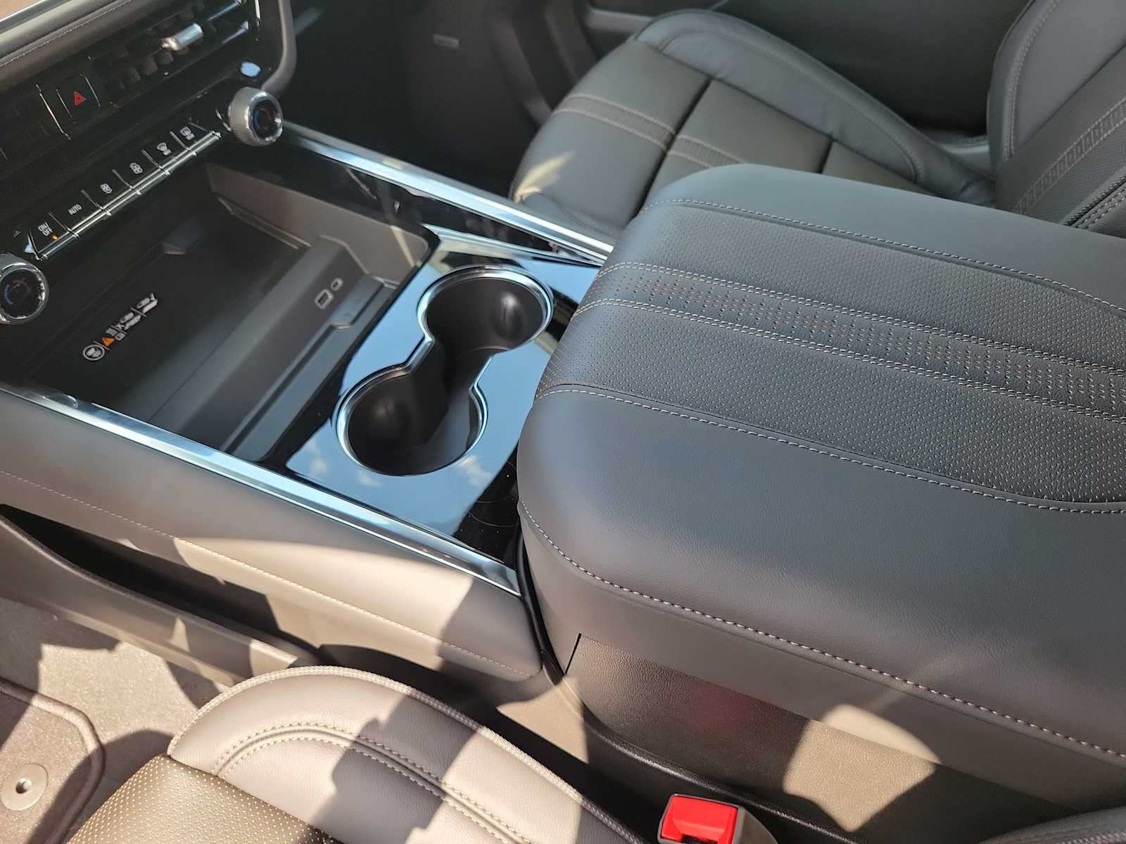 Thumbnail: 2025 Chevrolet Tahoe - 16