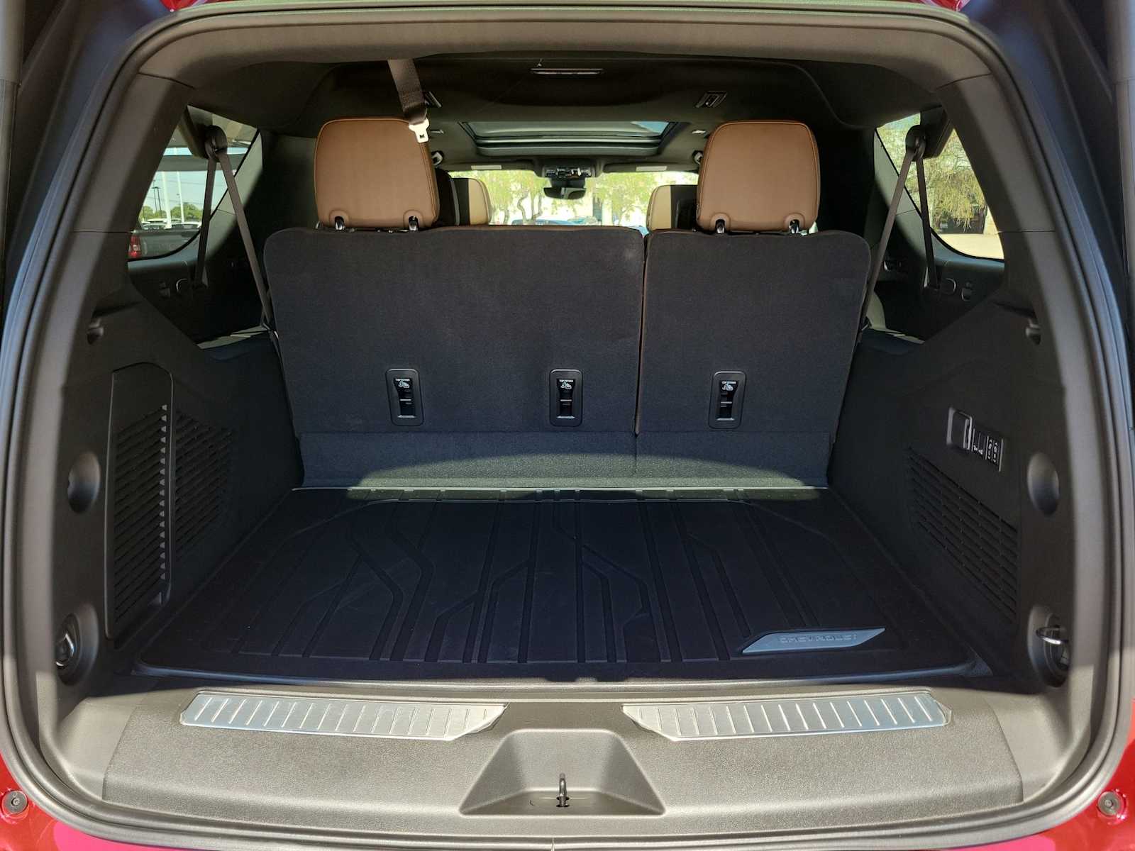 Thumbnail: 2026 Chevrolet Suburban - 19