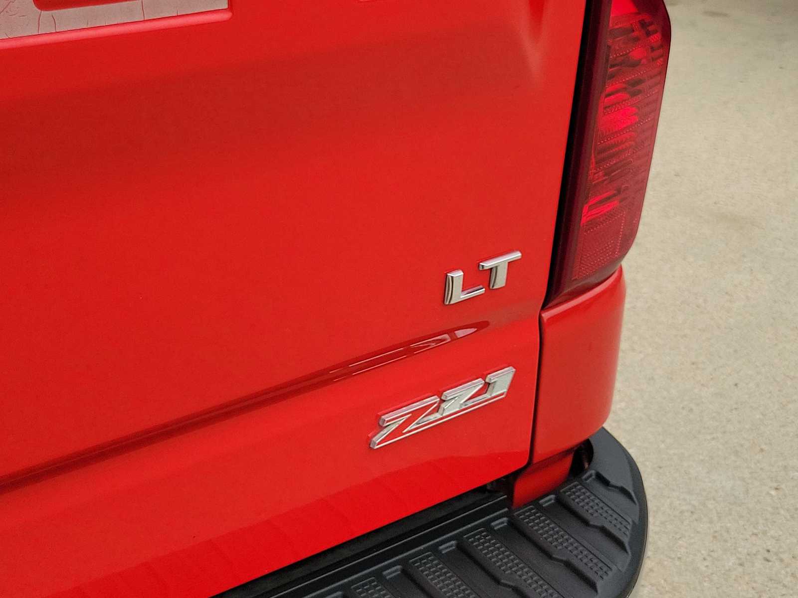 Thumbnail: 2020 Chevrolet Silverado 1500 - 3