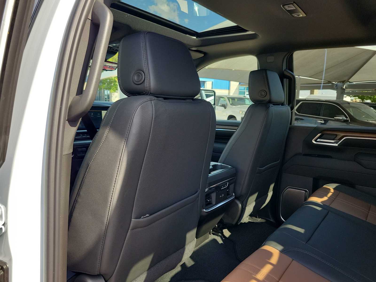 Thumbnail: 2026 Chevrolet Silverado 3500 - 12