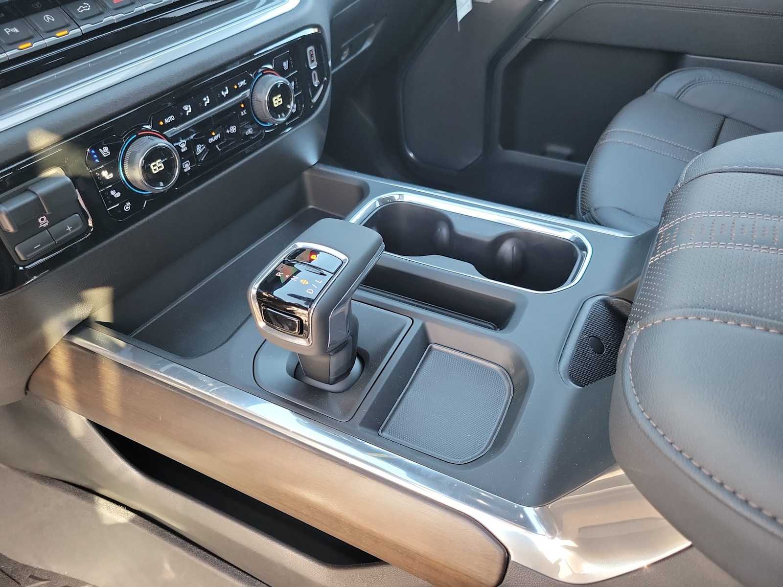 Thumbnail: 2026 Chevrolet Silverado 1500 - 17