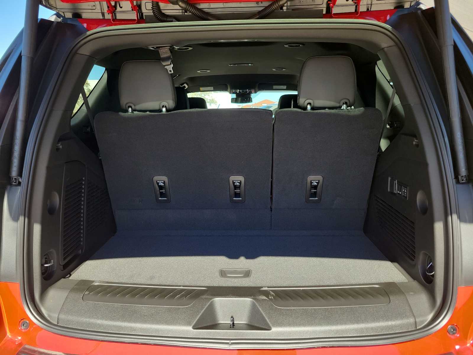 Thumbnail: 2026 Chevrolet Tahoe - 19