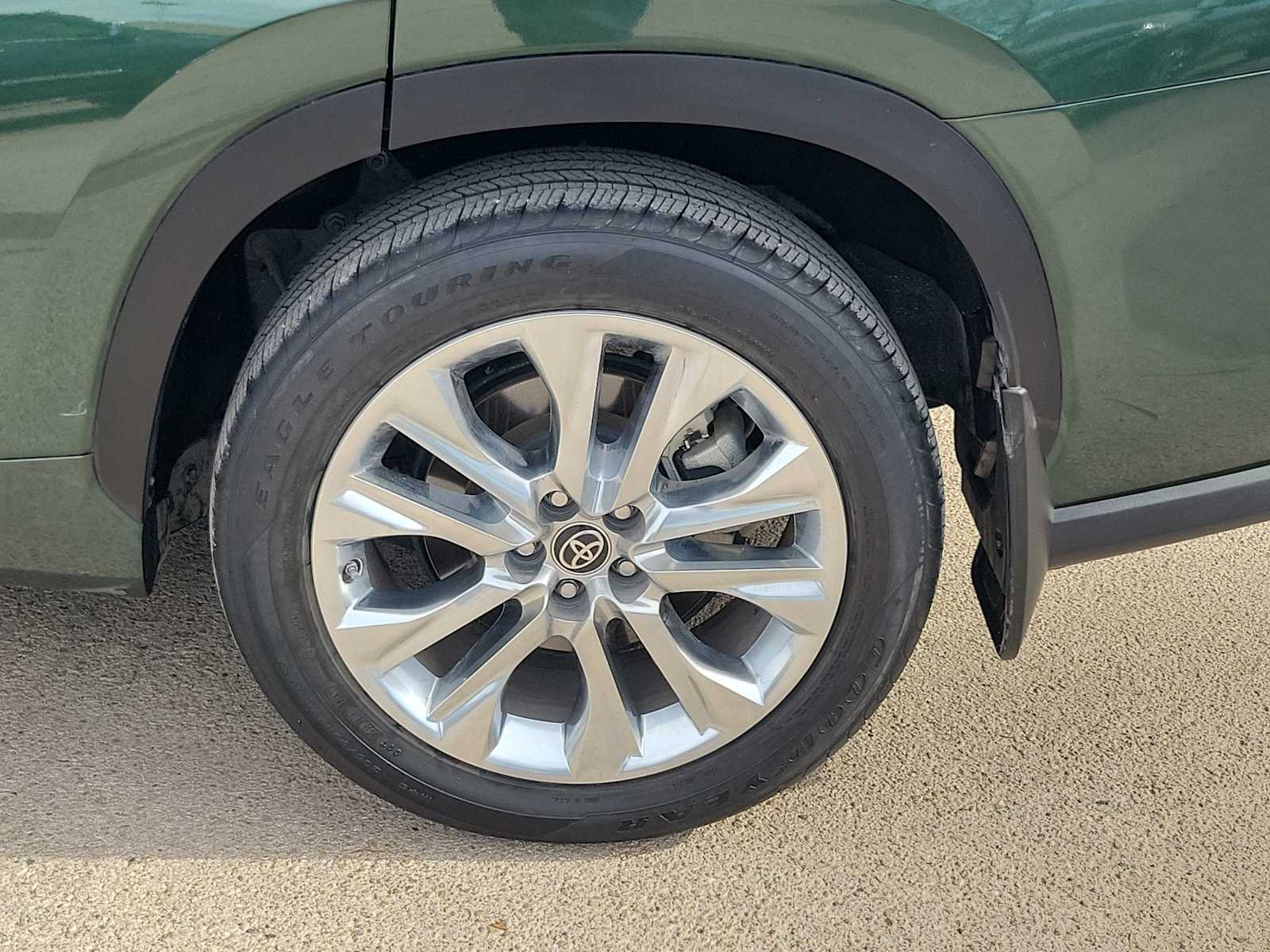 Thumbnail: 2023 Toyota Highlander - 4