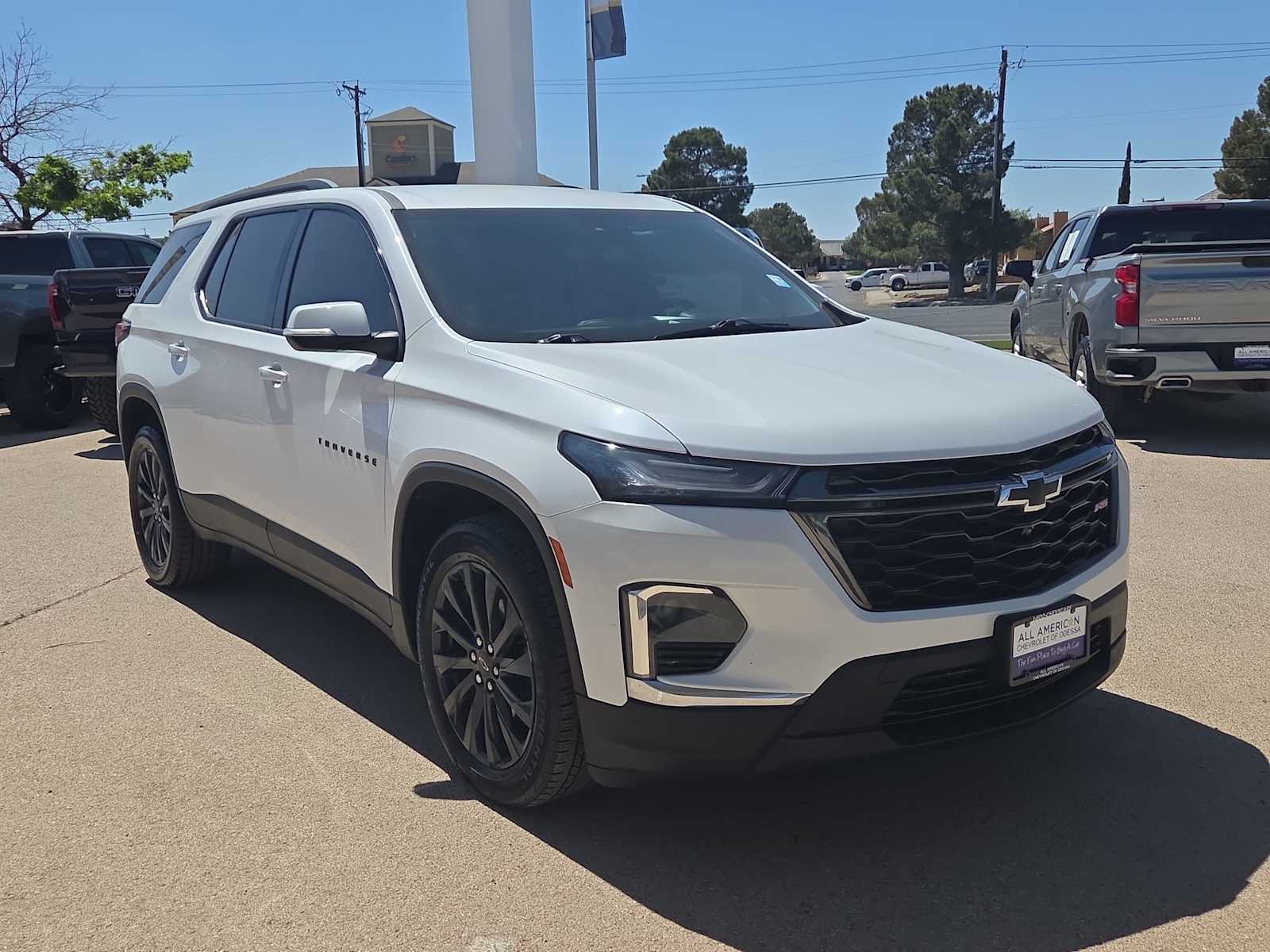 Thumbnail: 2023 Chevrolet Traverse - 2