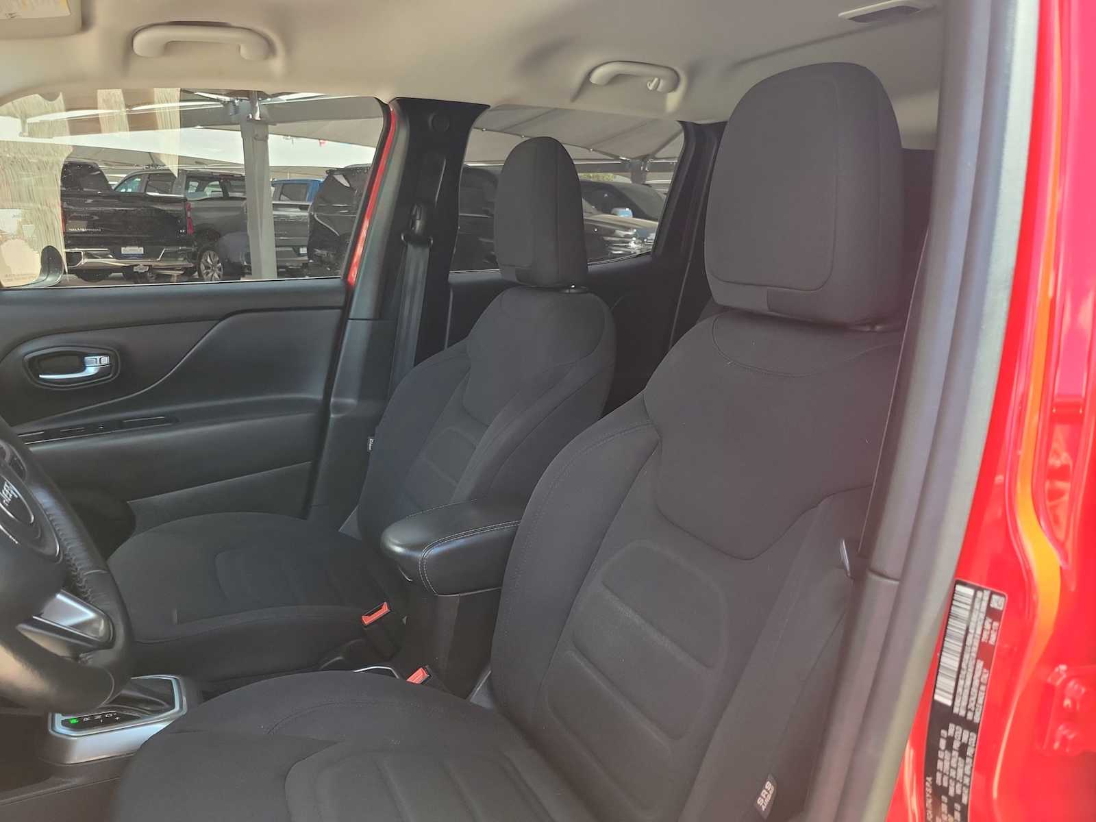 Thumbnail: 2022 Jeep Renegade - 11