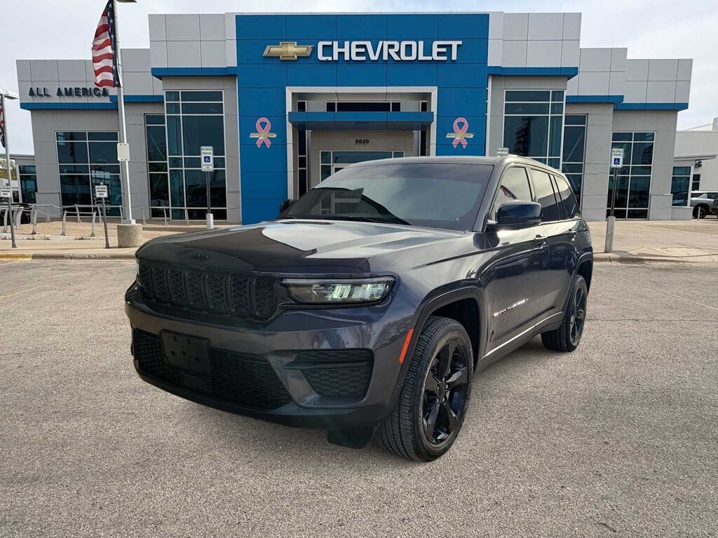 Used 2023 Jeep Grand Cherokee Laredo SUV